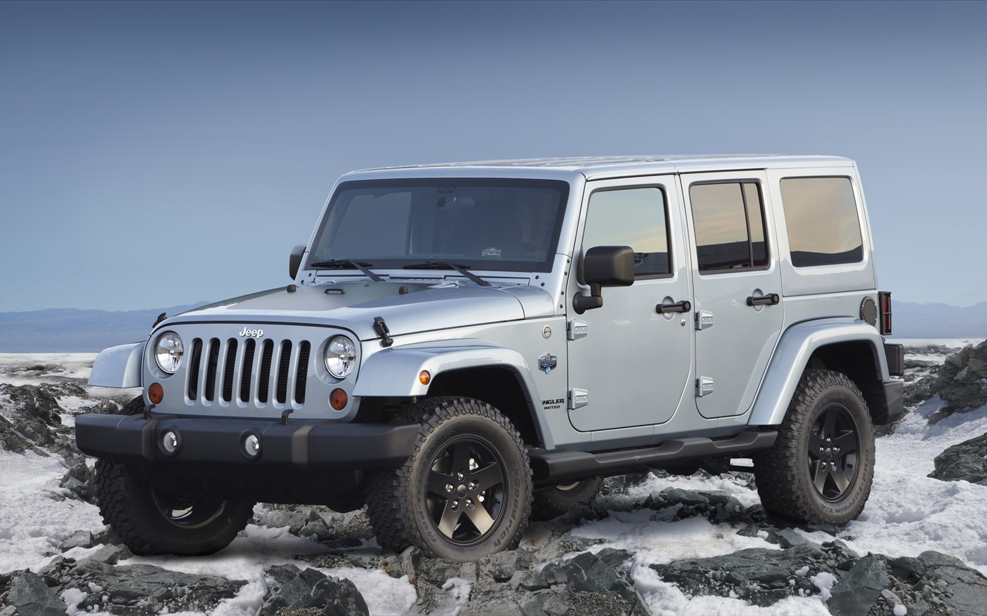 Jeep Wrangler Unlimited Sahara Wallpapers