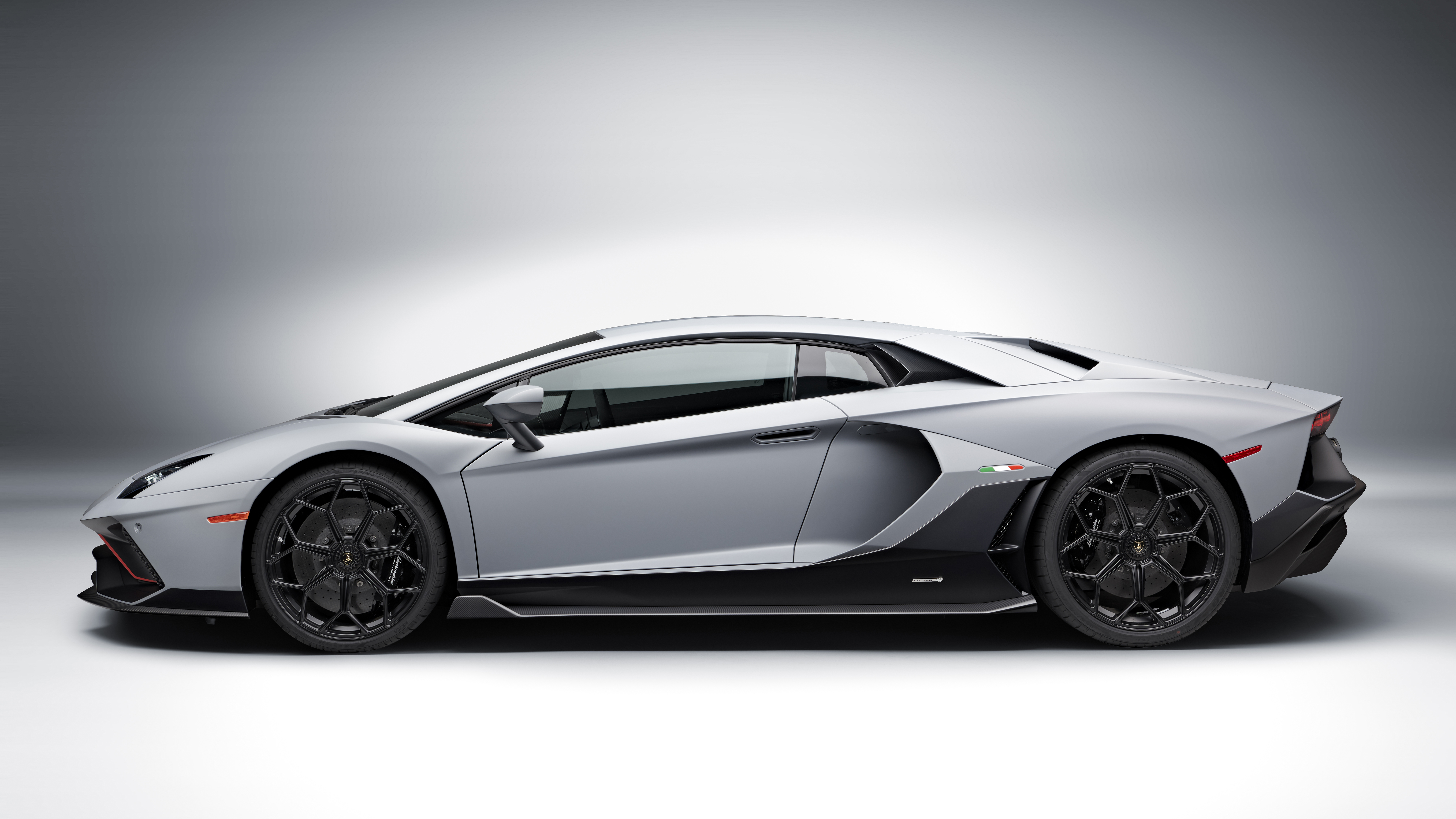 Lamborghini Aventador Lp 780-4 Ultimae Wallpapers