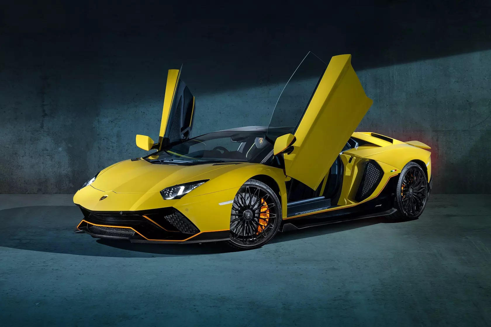 Lamborghini Aventador Lp 780-4 Ultimae Wallpapers