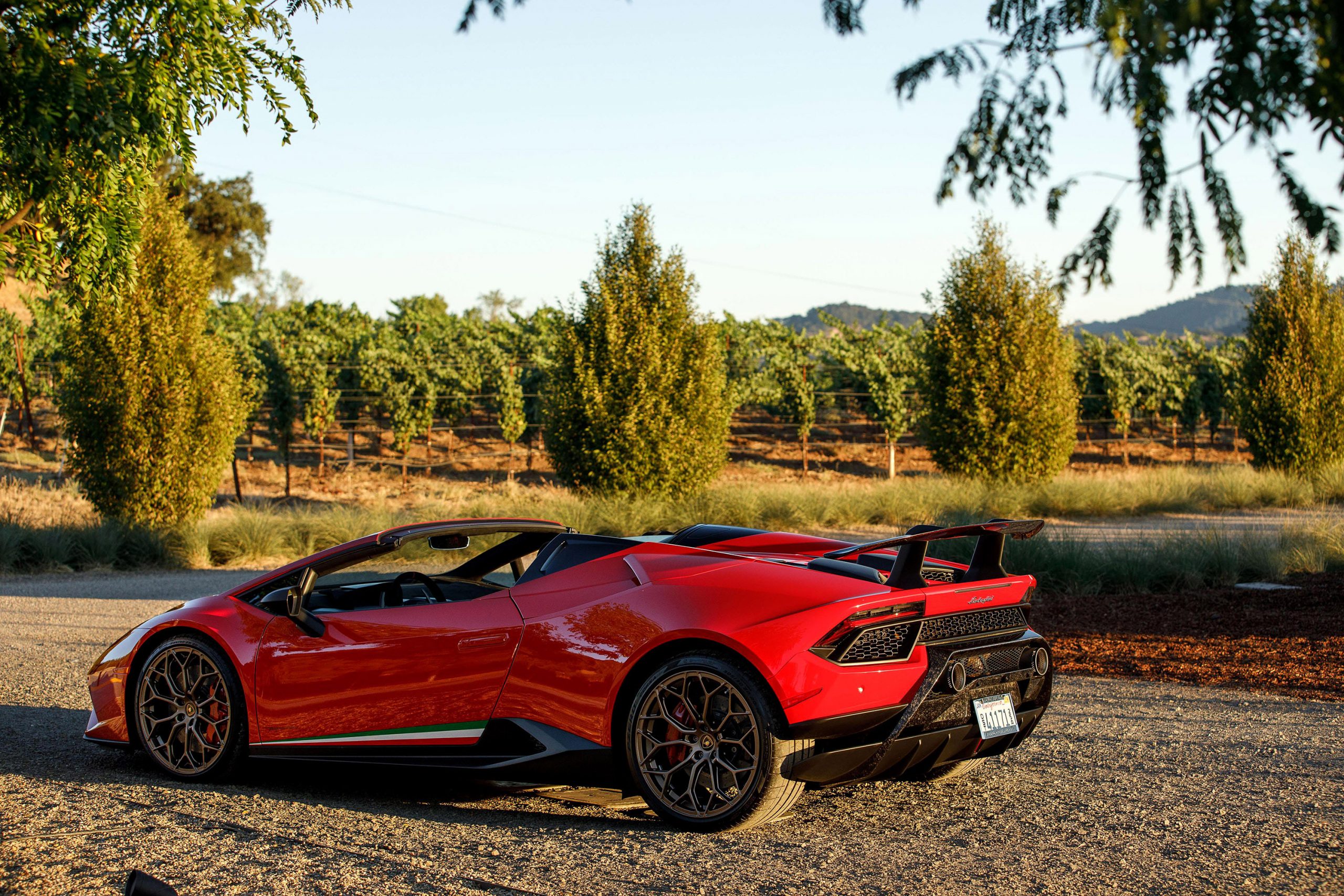 Lamborghini Huracan Spyder Performante Wallpapers