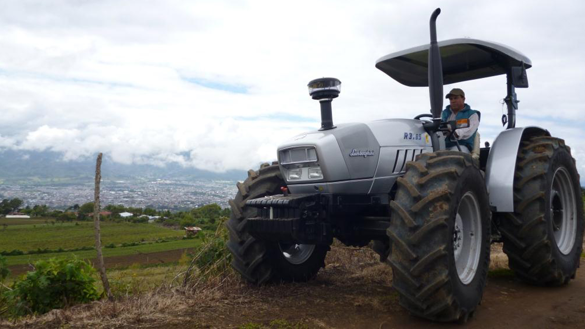 Lamborghini Tractor Wallpapers