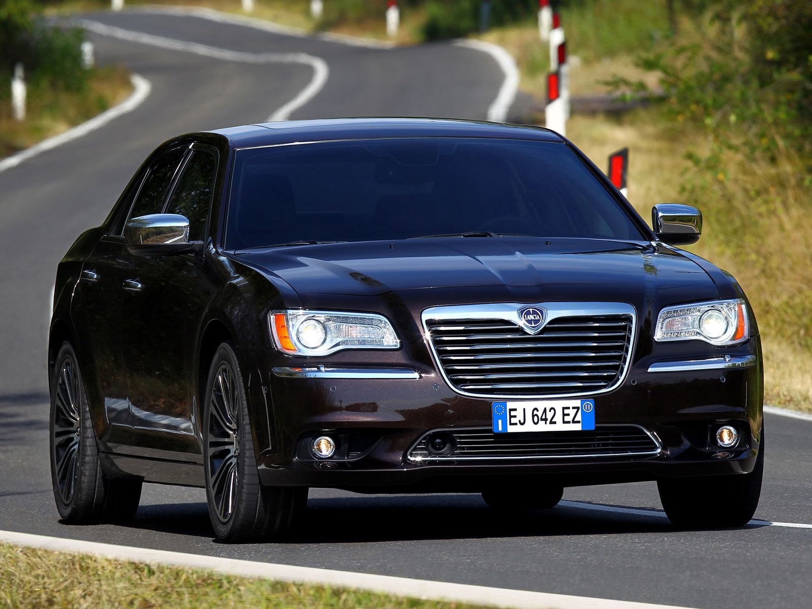 Lancia Thema Wallpapers