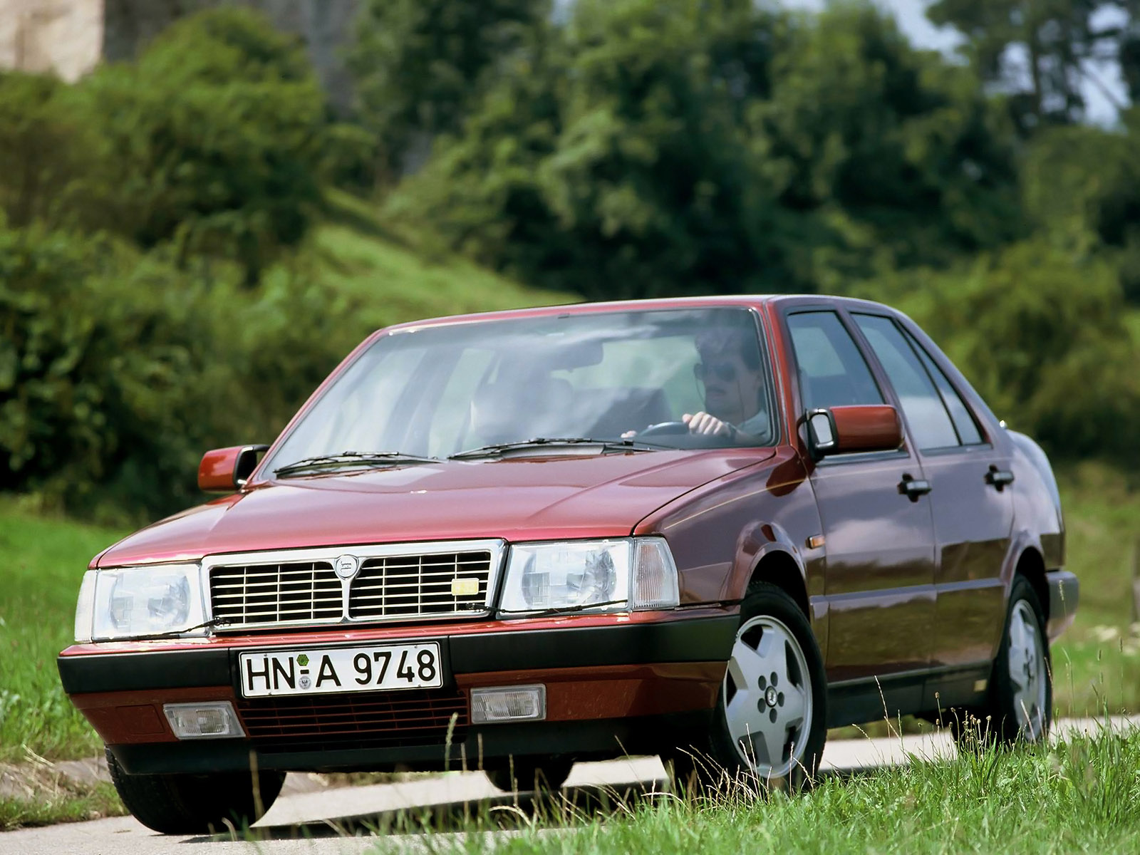 Lancia Thema Wallpapers