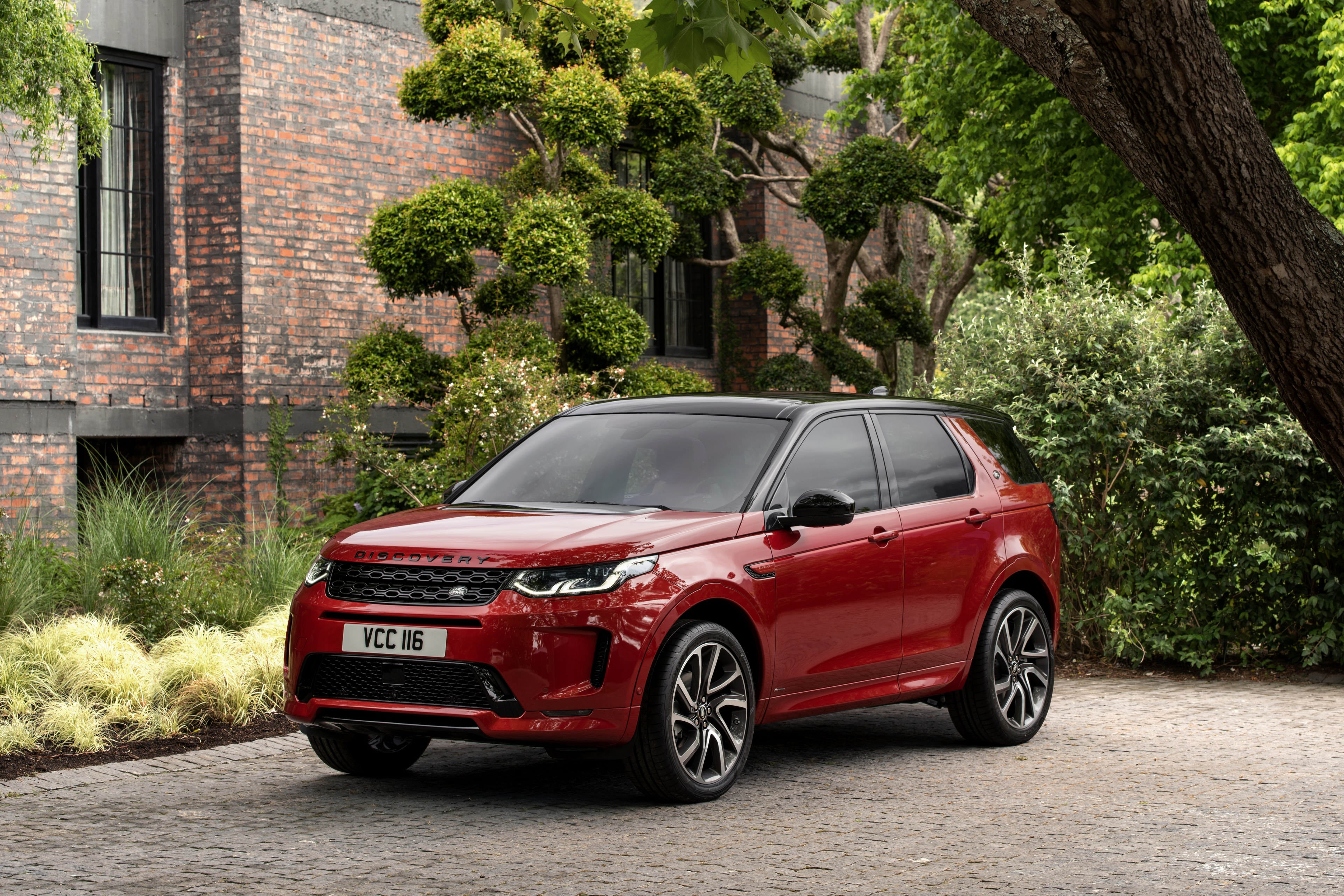 Land Rover Discovery Wallpapers