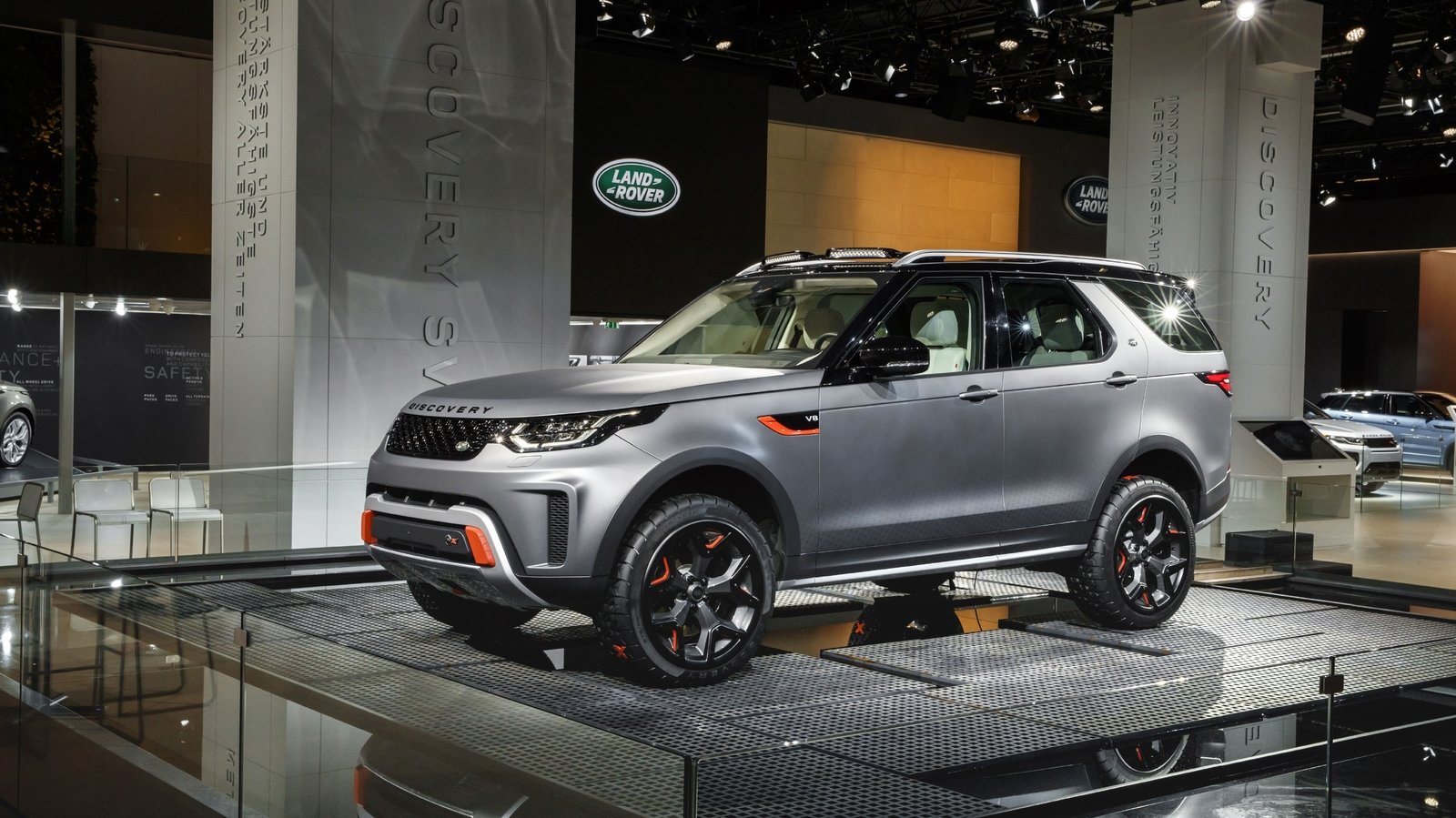 Land Rover Discovery Svx 2018 Wallpapers