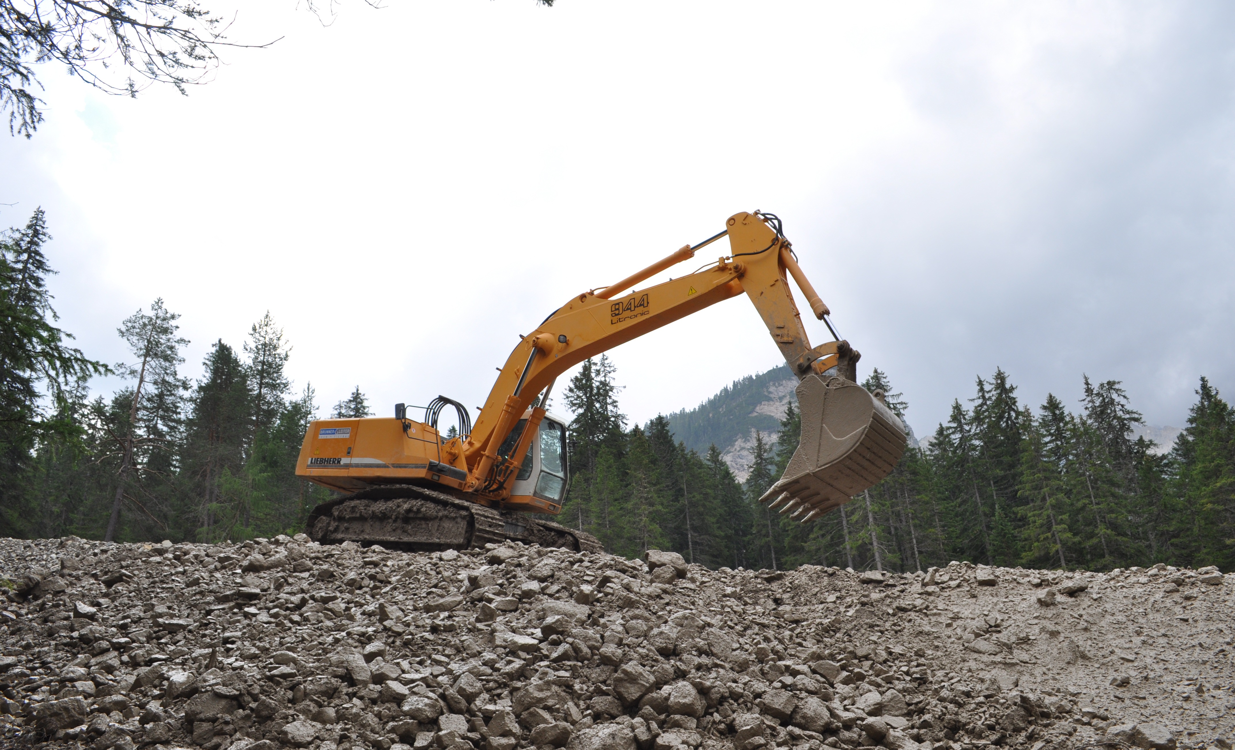 Liebherr 944 Excavator Wallpapers