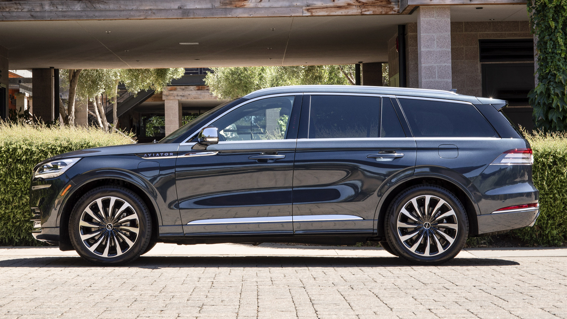 Lincoln Aviator Grand Touring Wallpapers