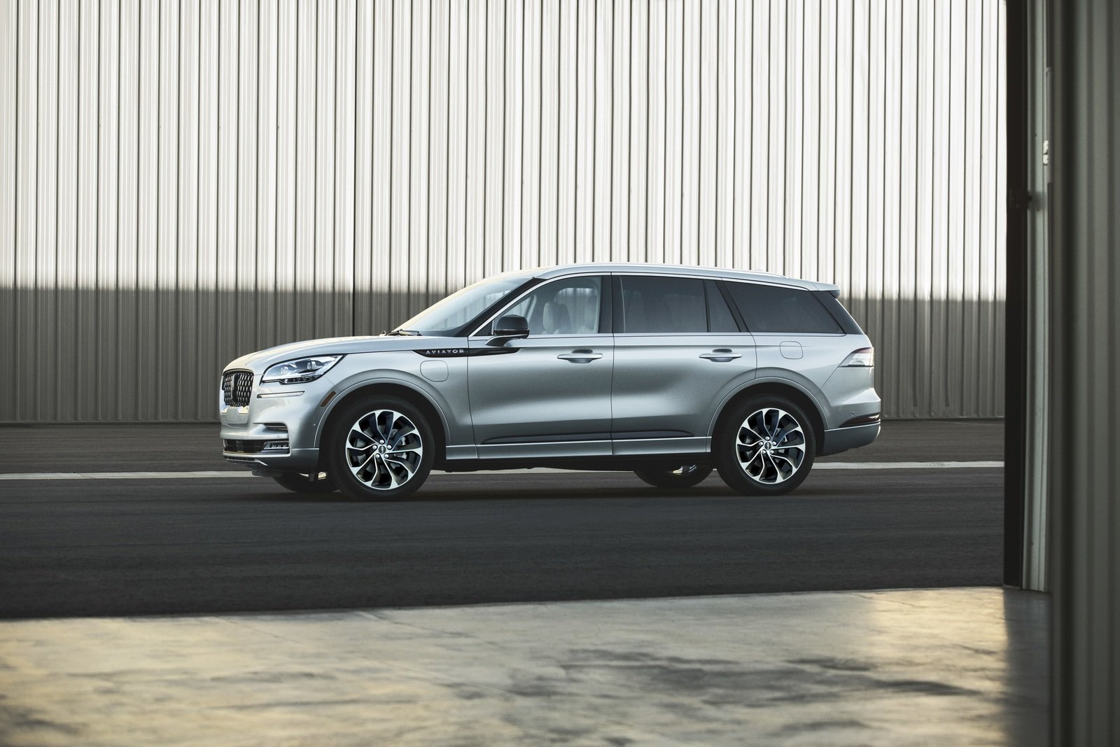 Lincoln Aviator Grand Touring Wallpapers