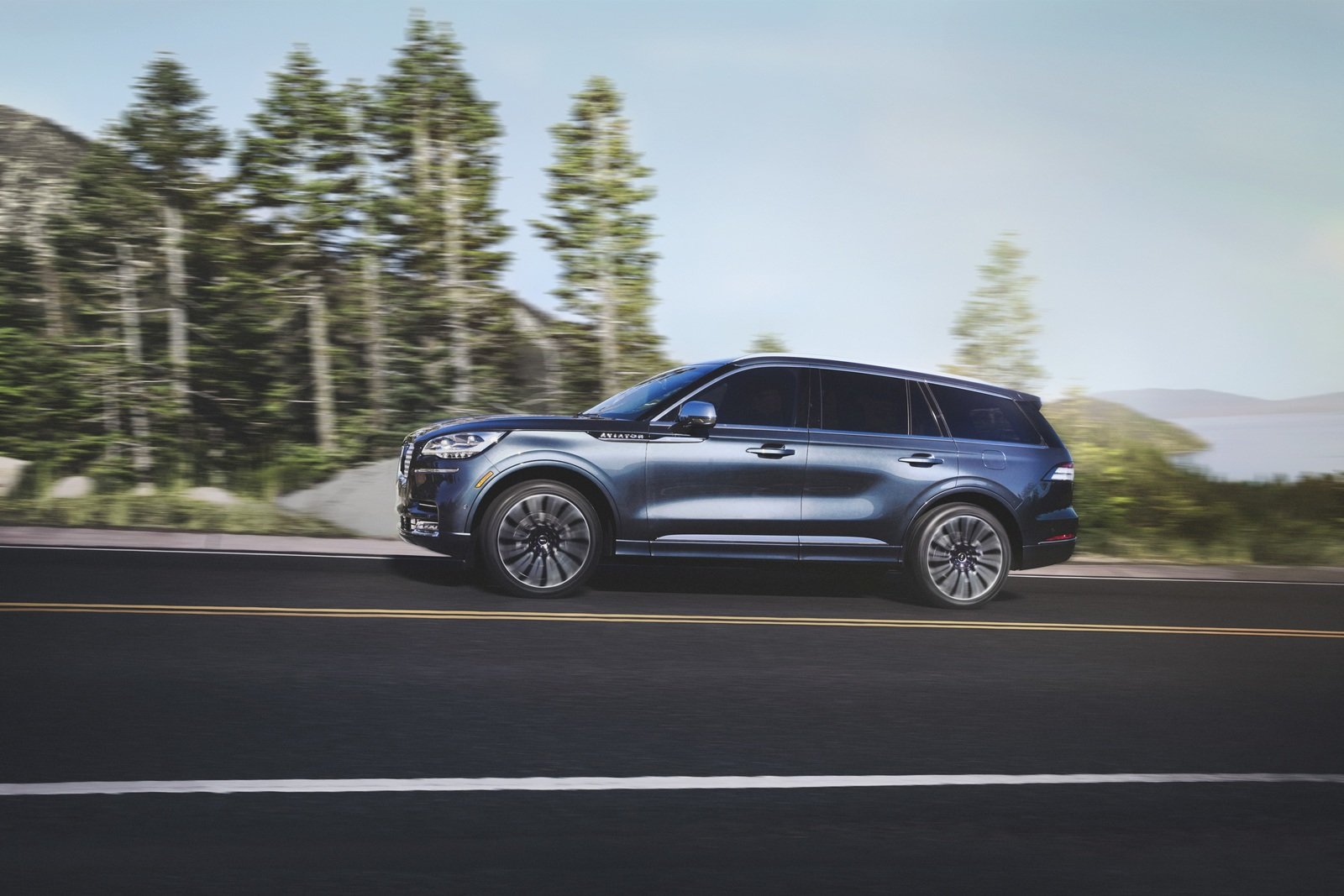 Lincoln Aviator Grand Touring Wallpapers