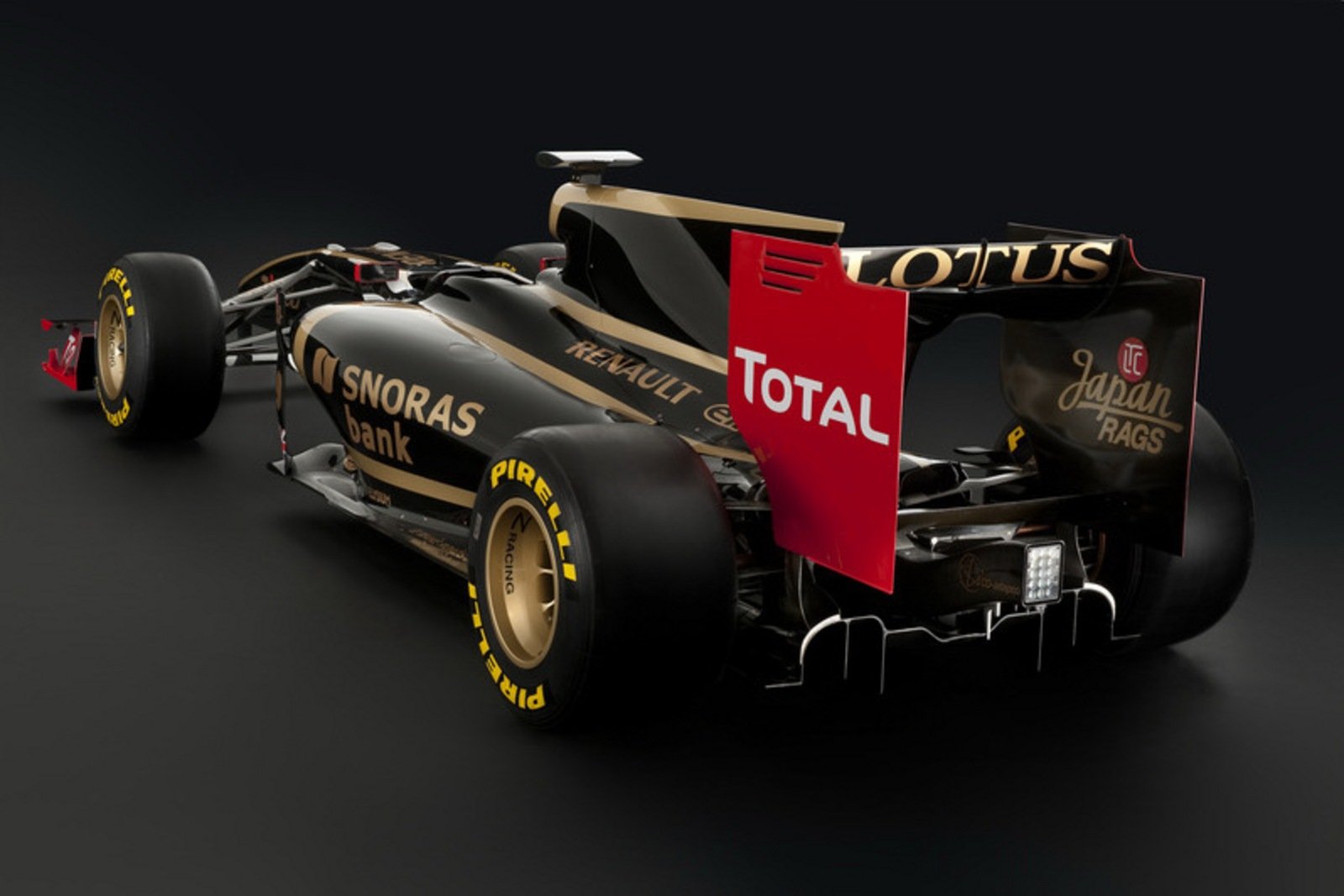 Lotus Renault R31 Wallpapers