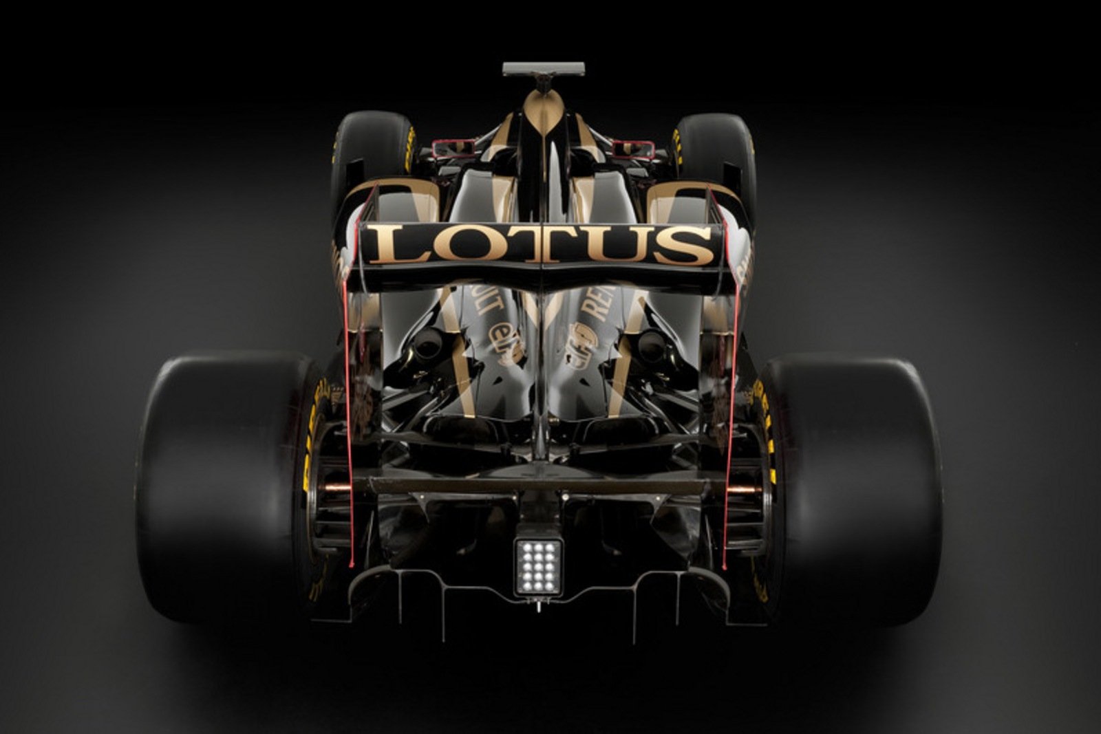 Lotus Renault R31 Wallpapers