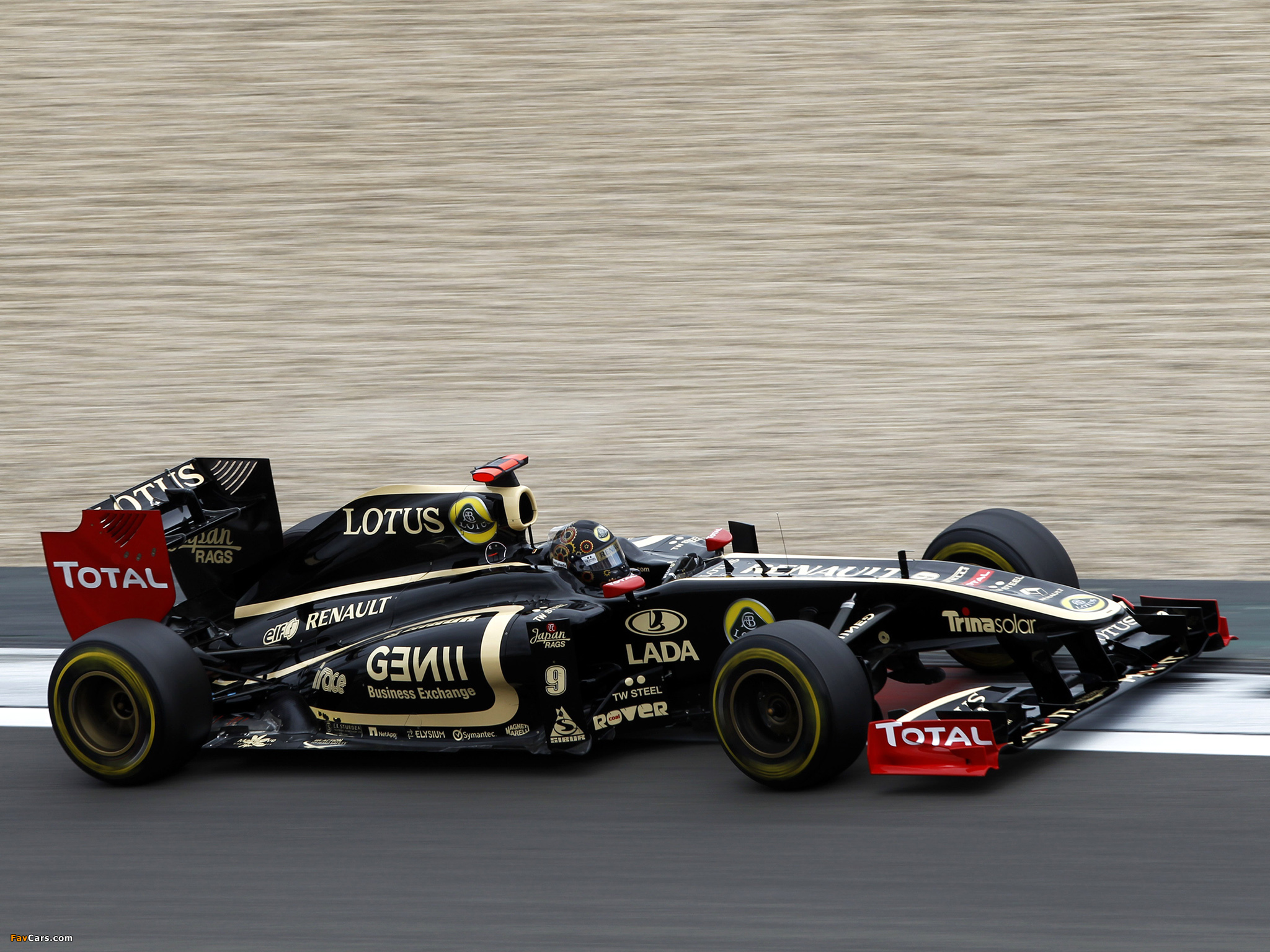 Lotus Renault R31 Wallpapers