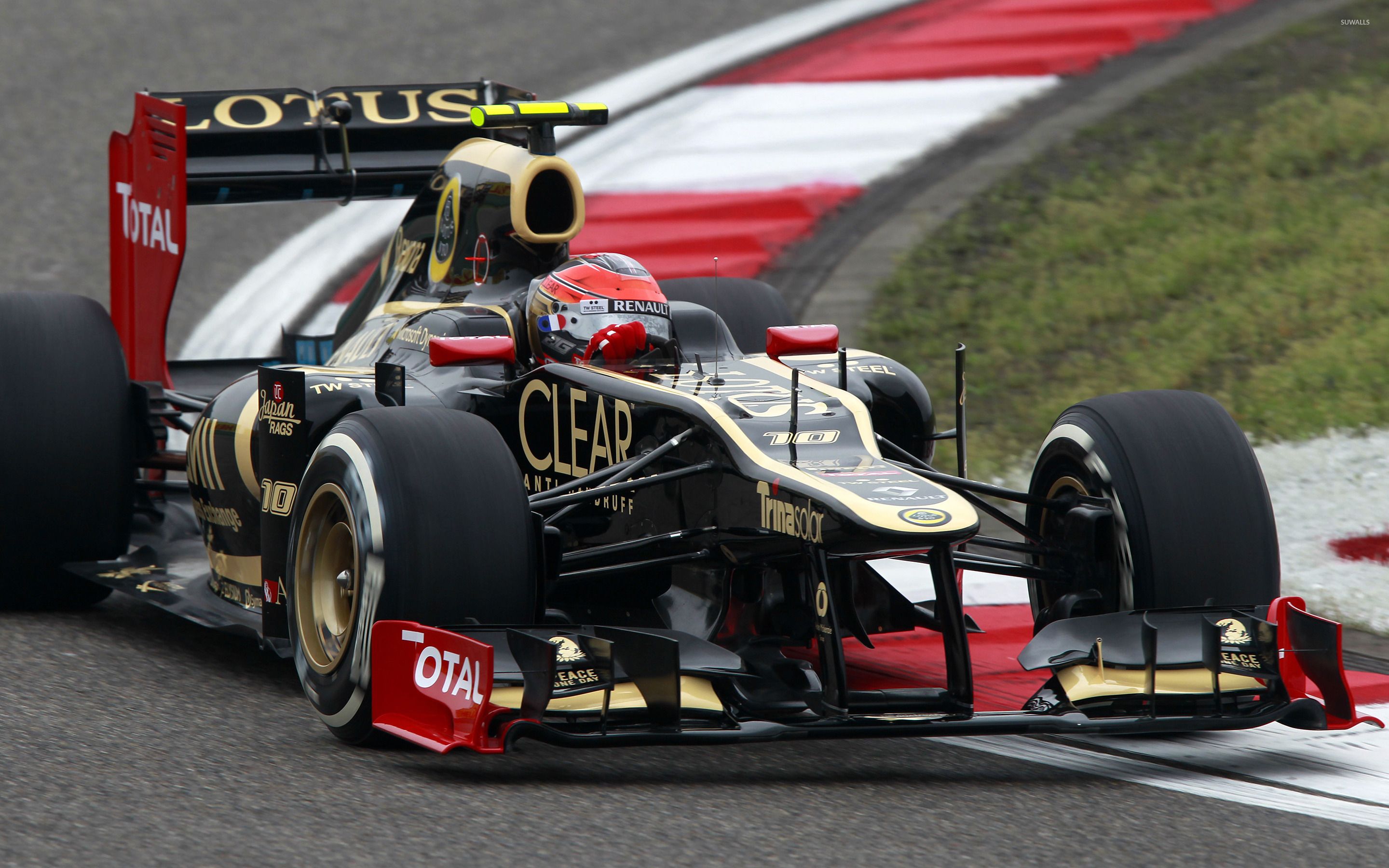 Lotus Renault R31 Wallpapers