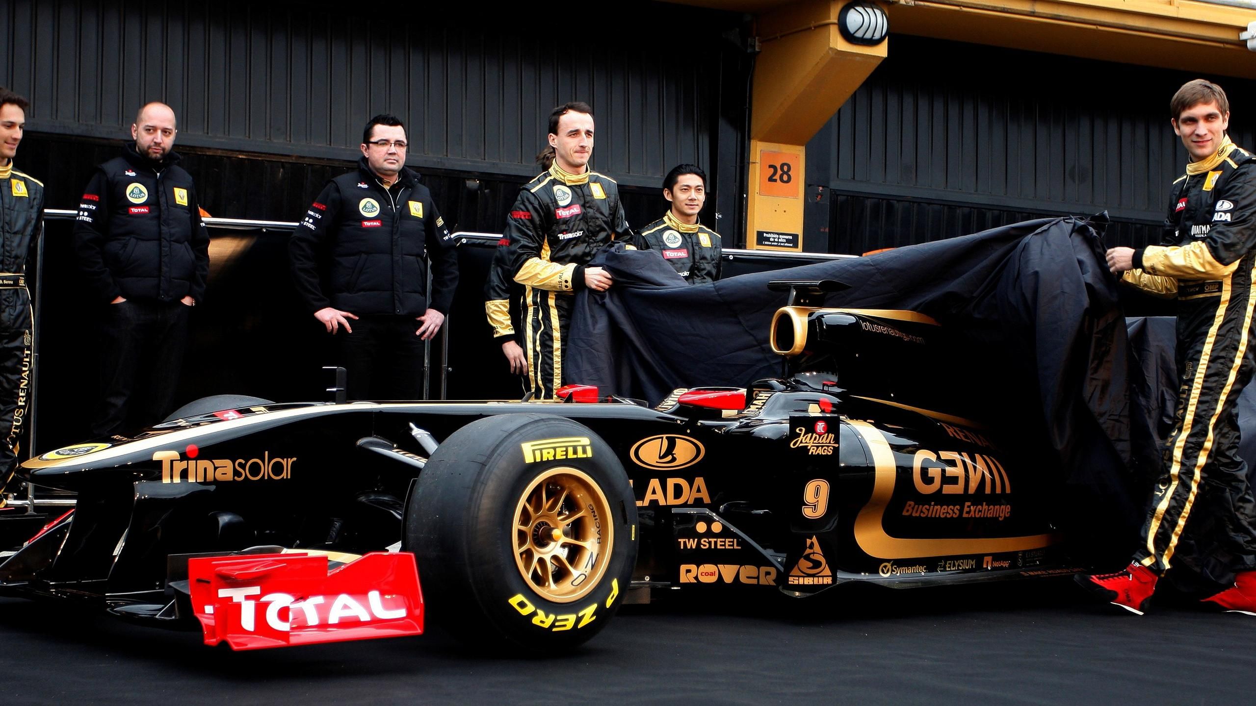 Lotus Renault R31 Wallpapers