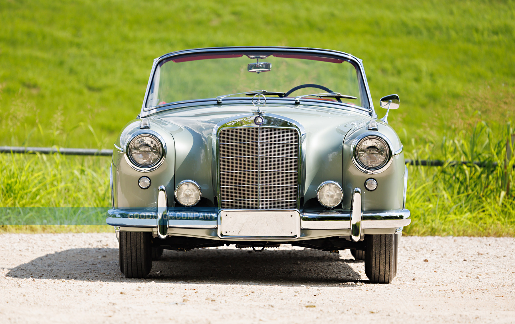 Mercedes-Benz 220S Wallpapers