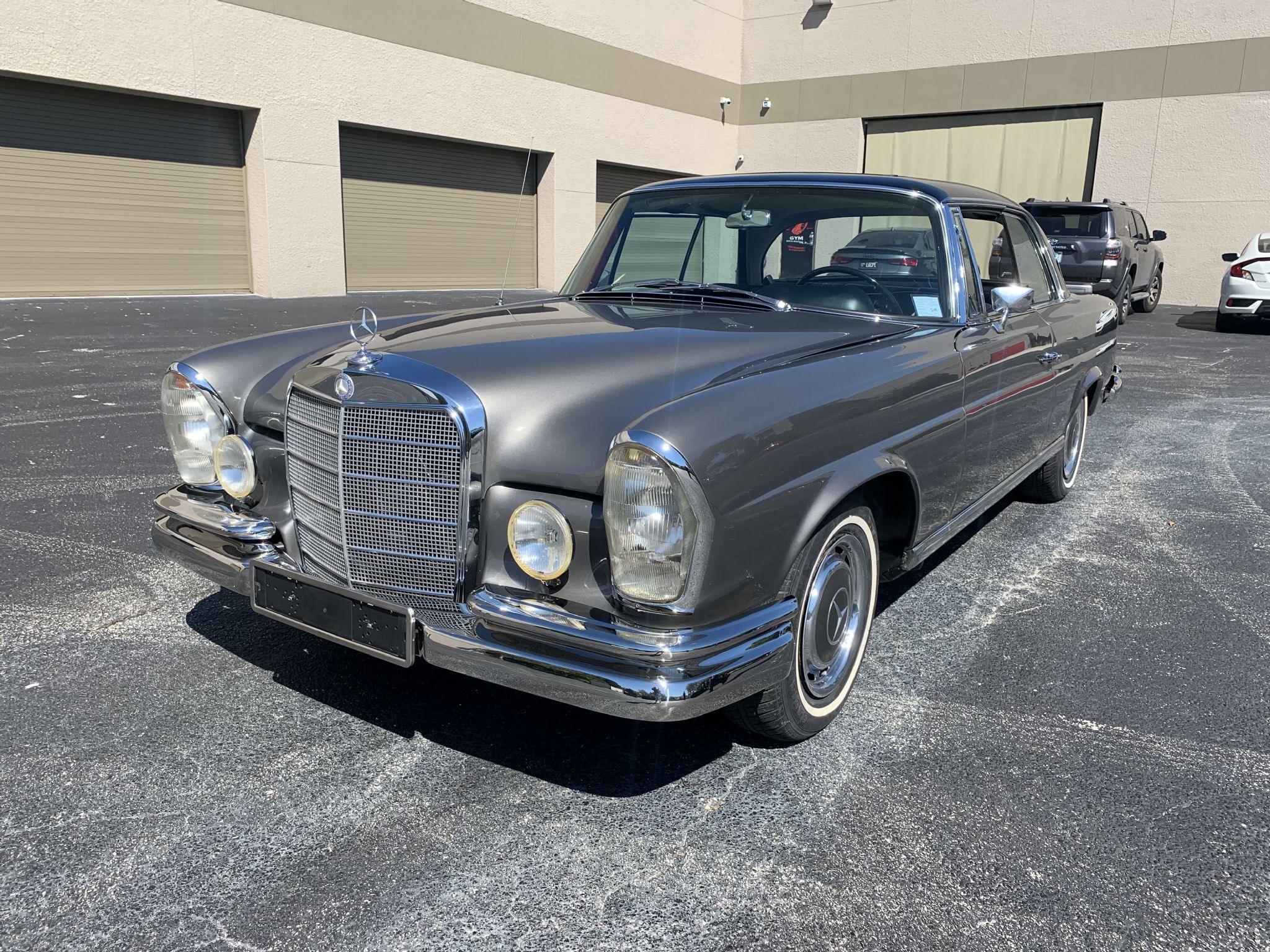 Mercedes-Benz 280Se Wallpapers