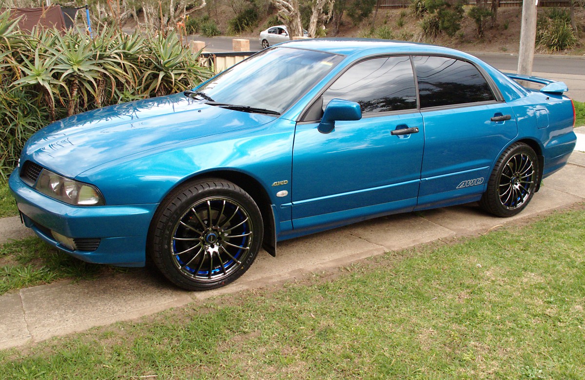 Mitsubishi Magna Wallpapers