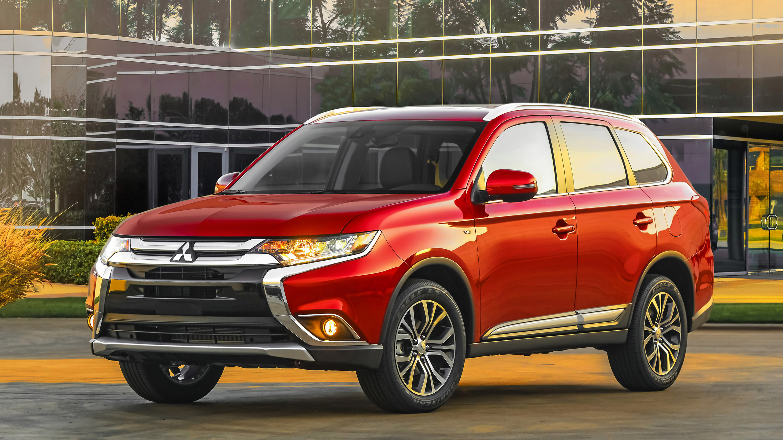 Mitsubishi Outlander Wallpapers