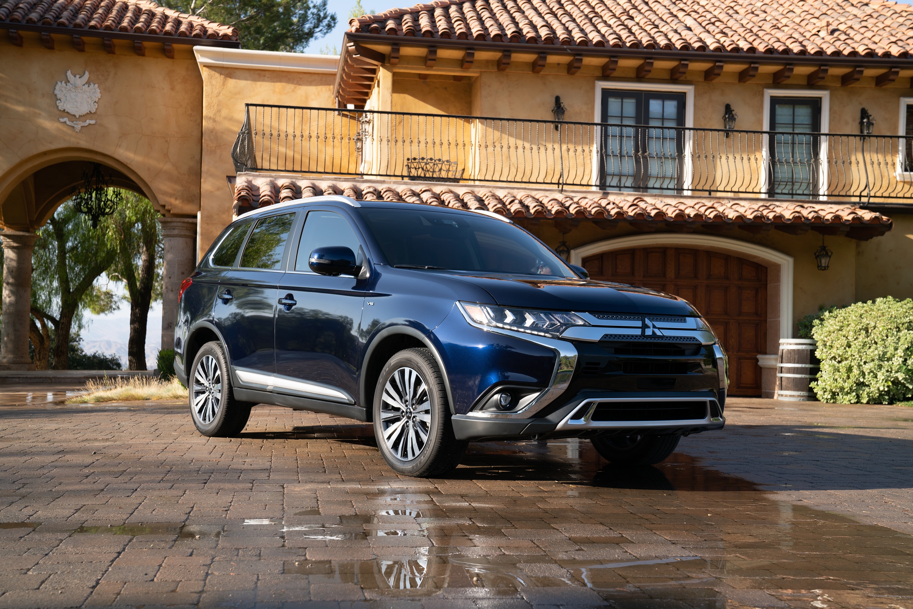 Mitsubishi Outlander Wallpapers