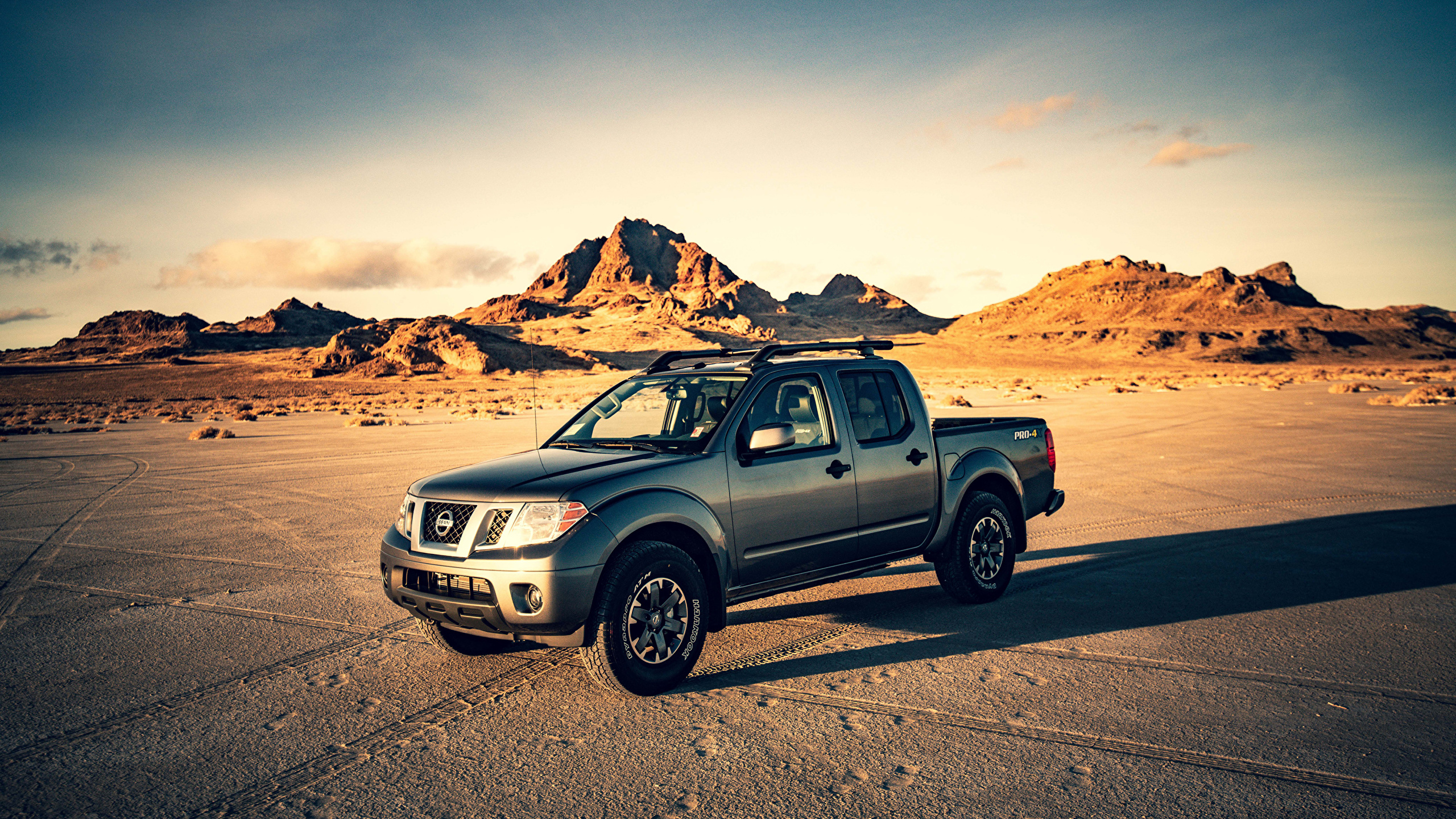 Nissan Frontier Pro-4X Crew Cab Wallpapers