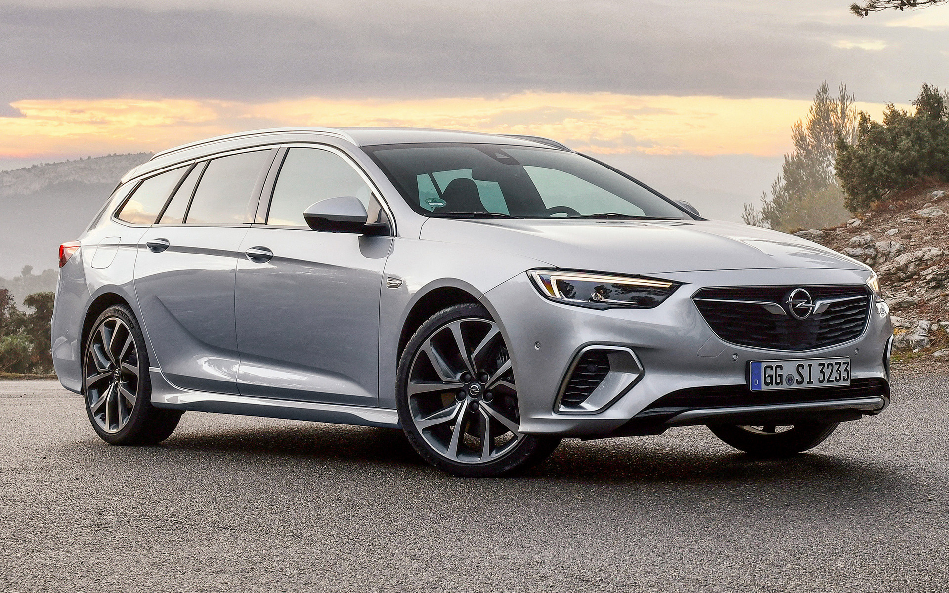 Opel Insignia Sports Tourer Wallpapers