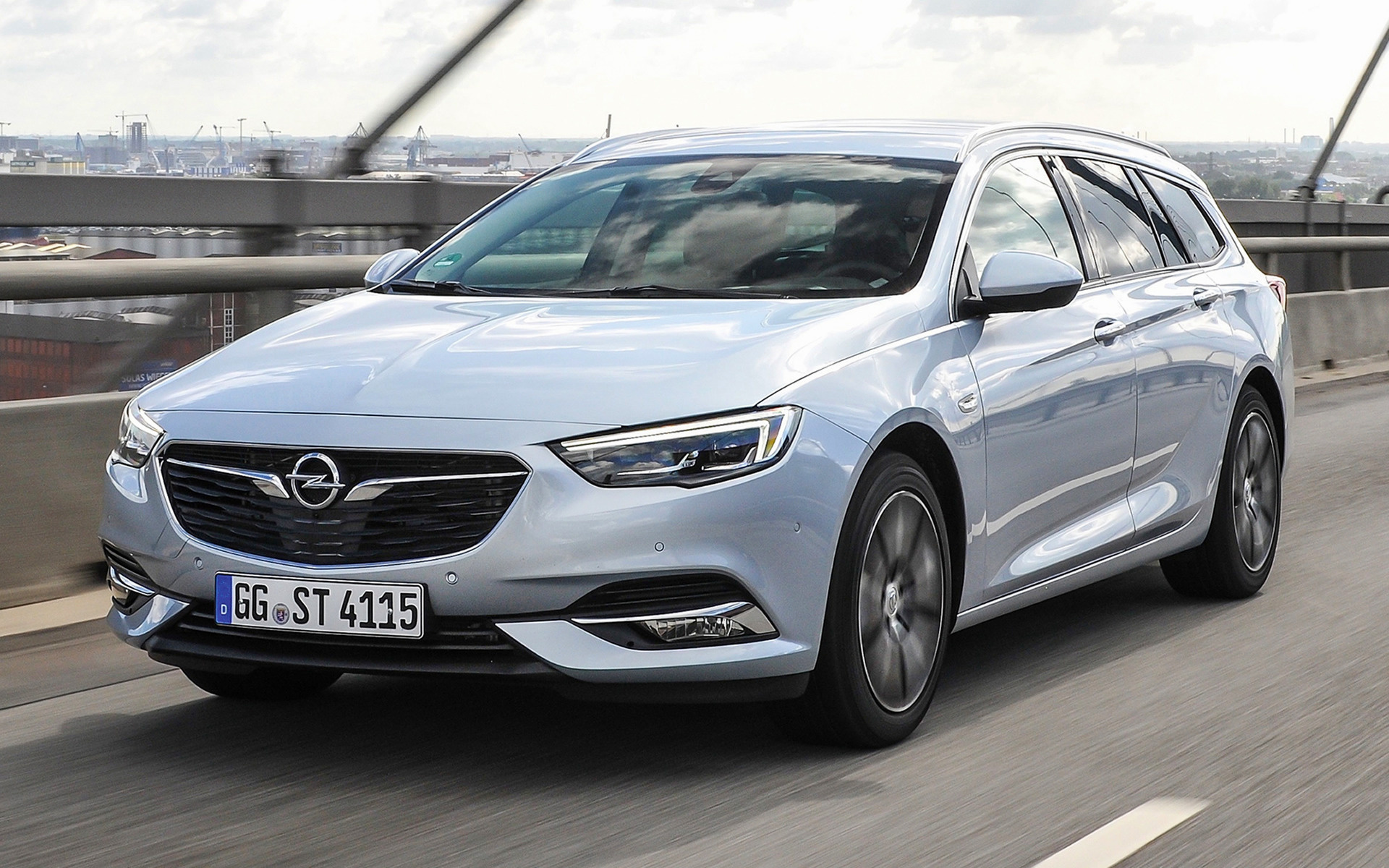 Opel Insignia Sports Tourer Wallpapers