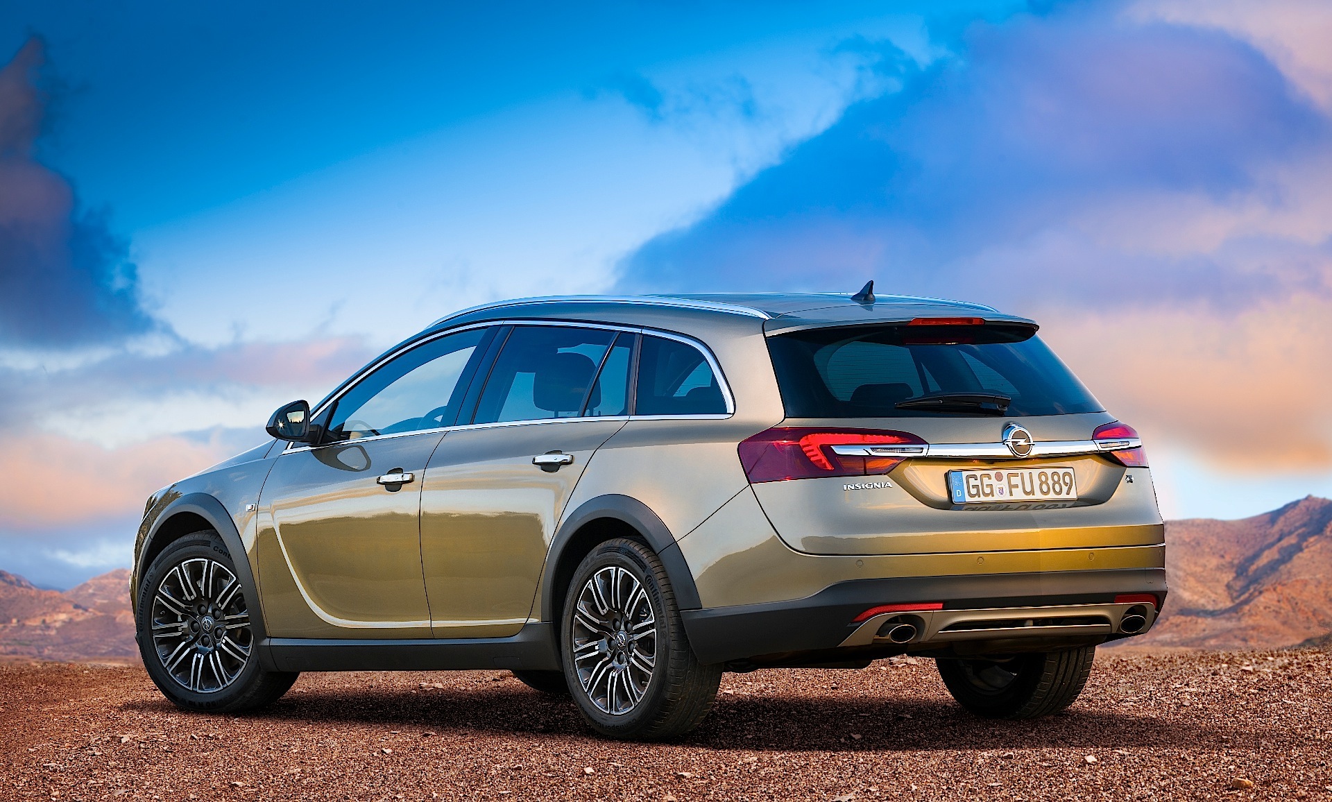 Opel Insignia Turbo X Country Tourer Wallpapers