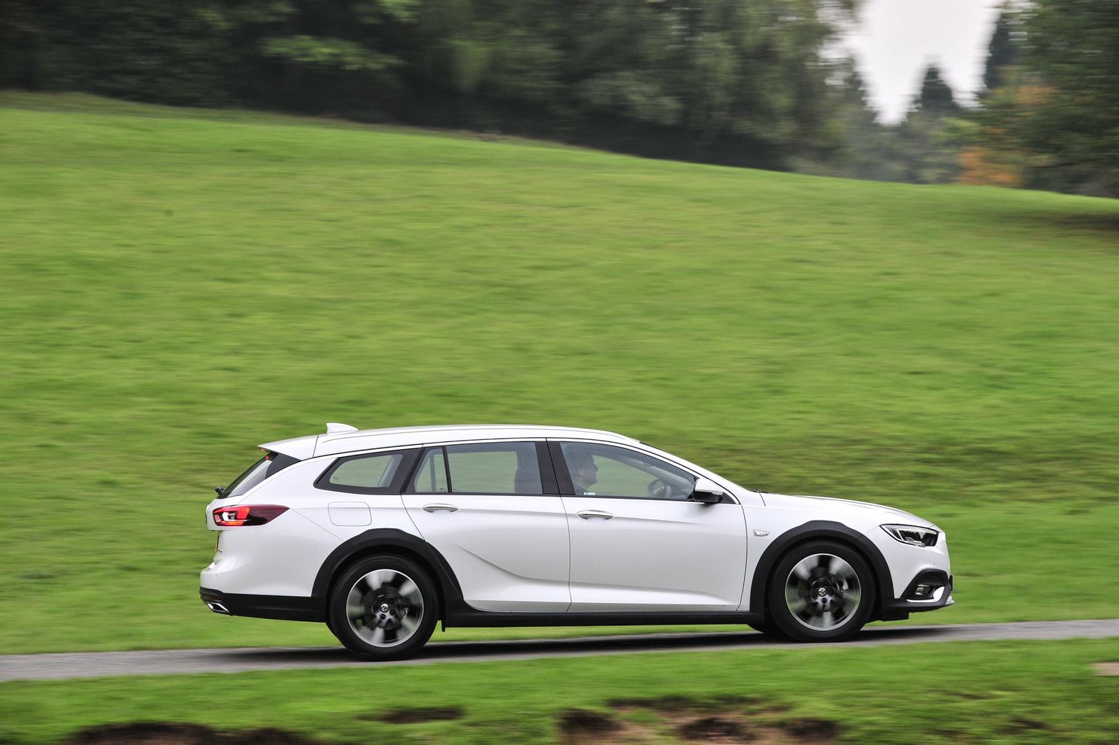 Opel Insignia Turbo X Country Tourer Wallpapers