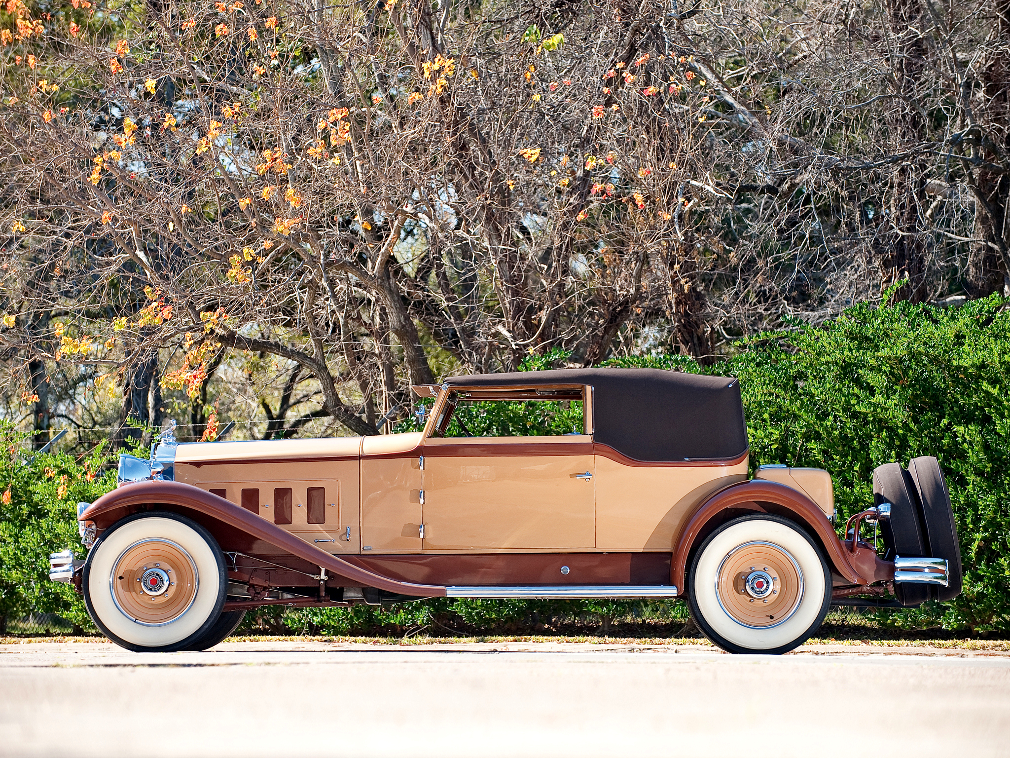 Packard Deluxe Eight Convertible Victoria Wallpapers