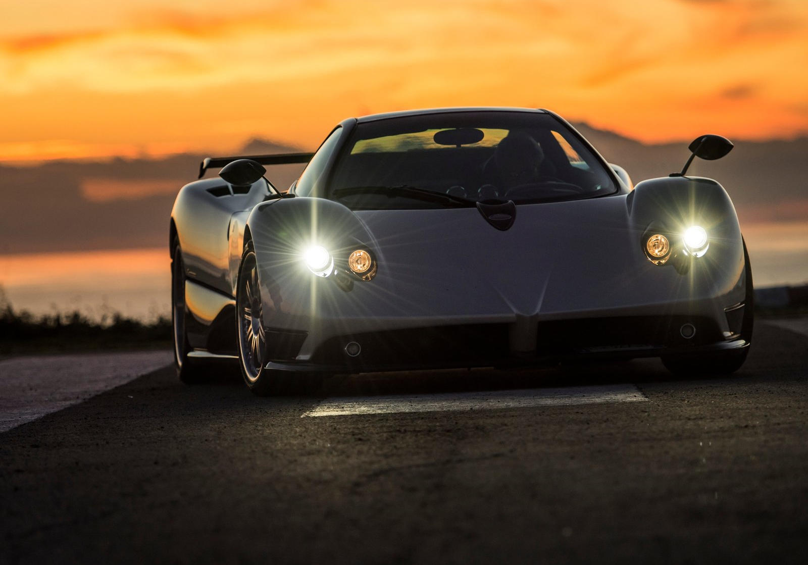 Pagani Zonda F Wallpapers