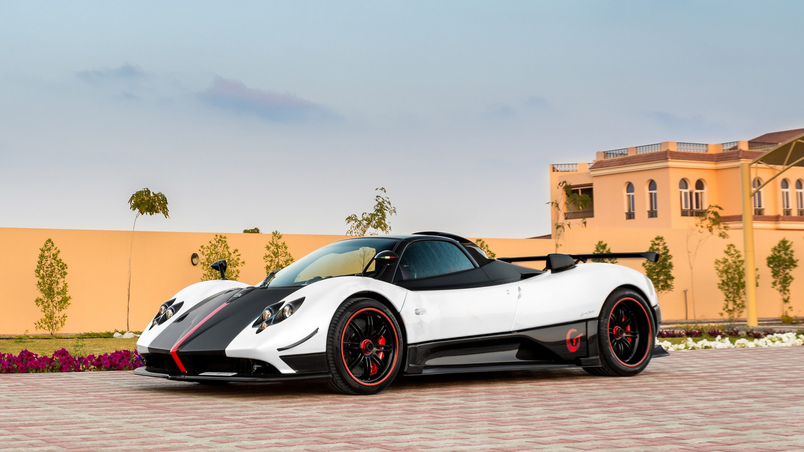 Pagani Zonda F Wallpapers