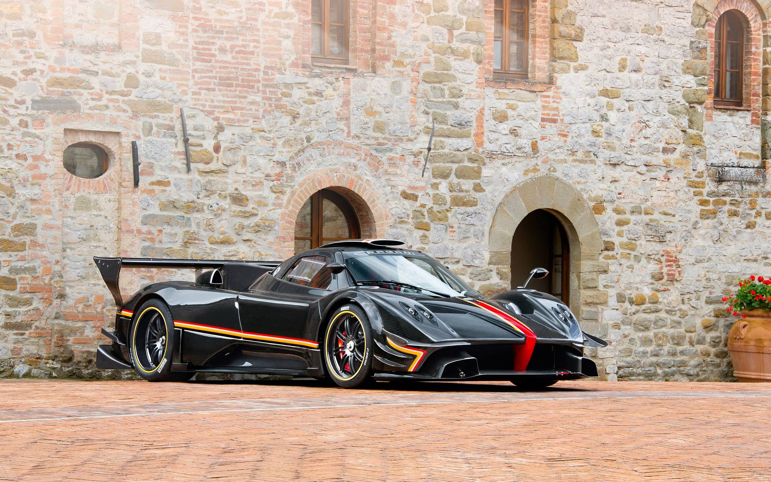 Pagani Zonda R Wallpapers