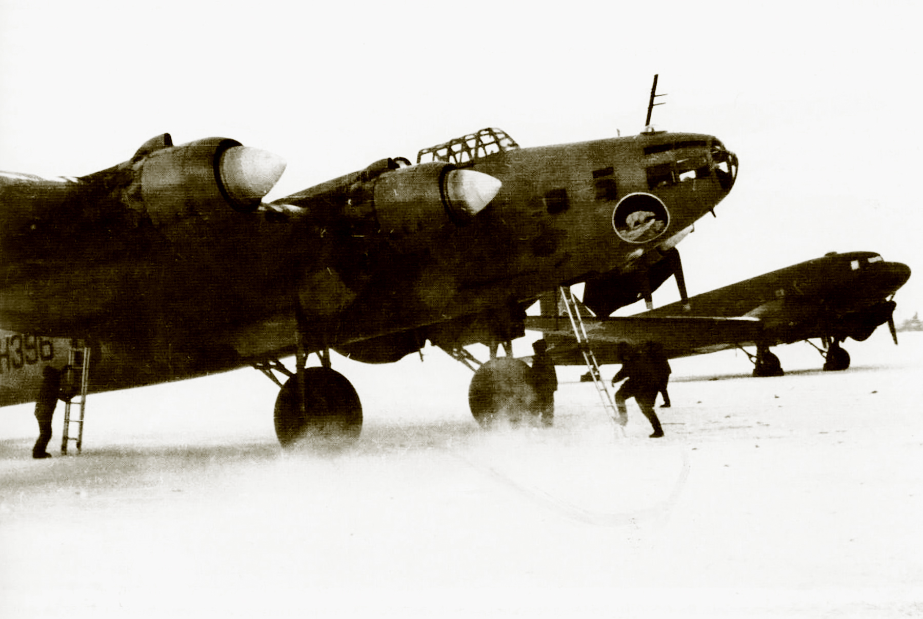 Petlyakov Pe-8 Polar Wallpapers