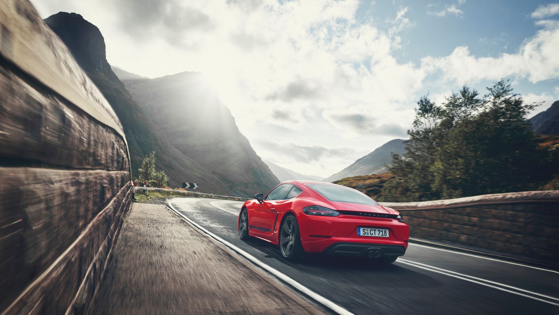 Porsche 718 Cayman T Wallpapers