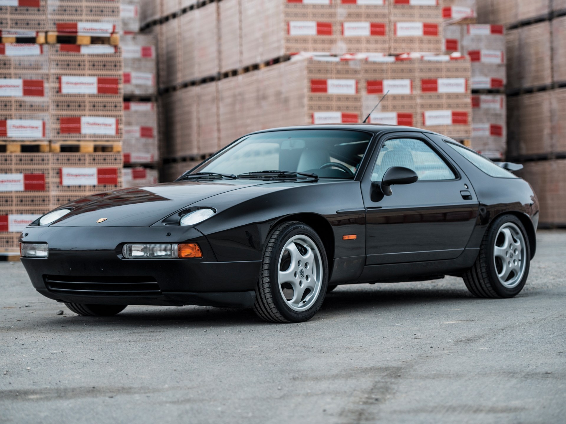 Porsche 928 S4 Wallpapers