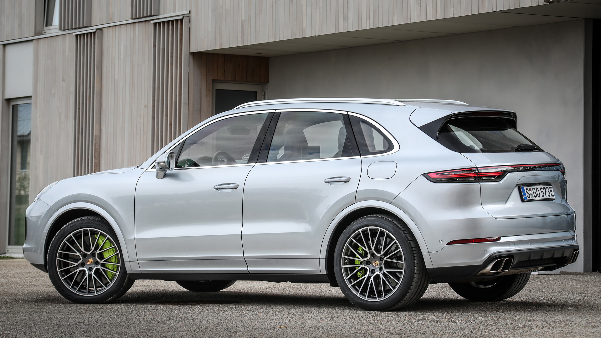 Porsche Cayenne Turbo S Wallpapers