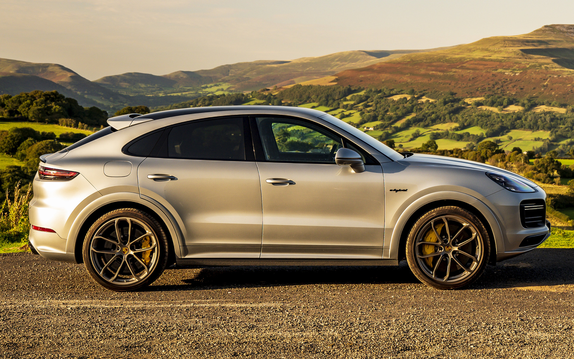 Porsche Cayenne Turbo S Wallpapers