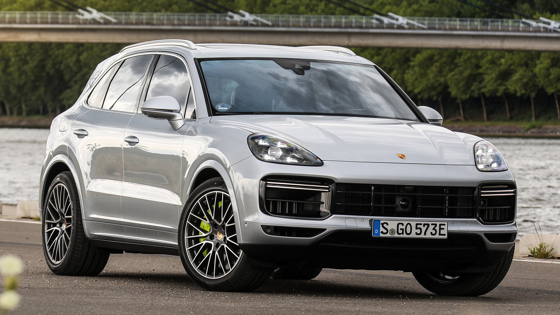 Porsche Cayenne Turbo S Wallpapers