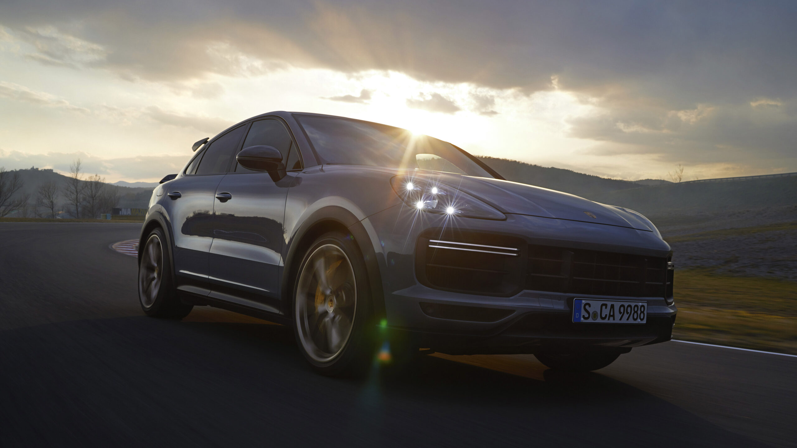 Porsche Cayenne Turbo S Wallpapers