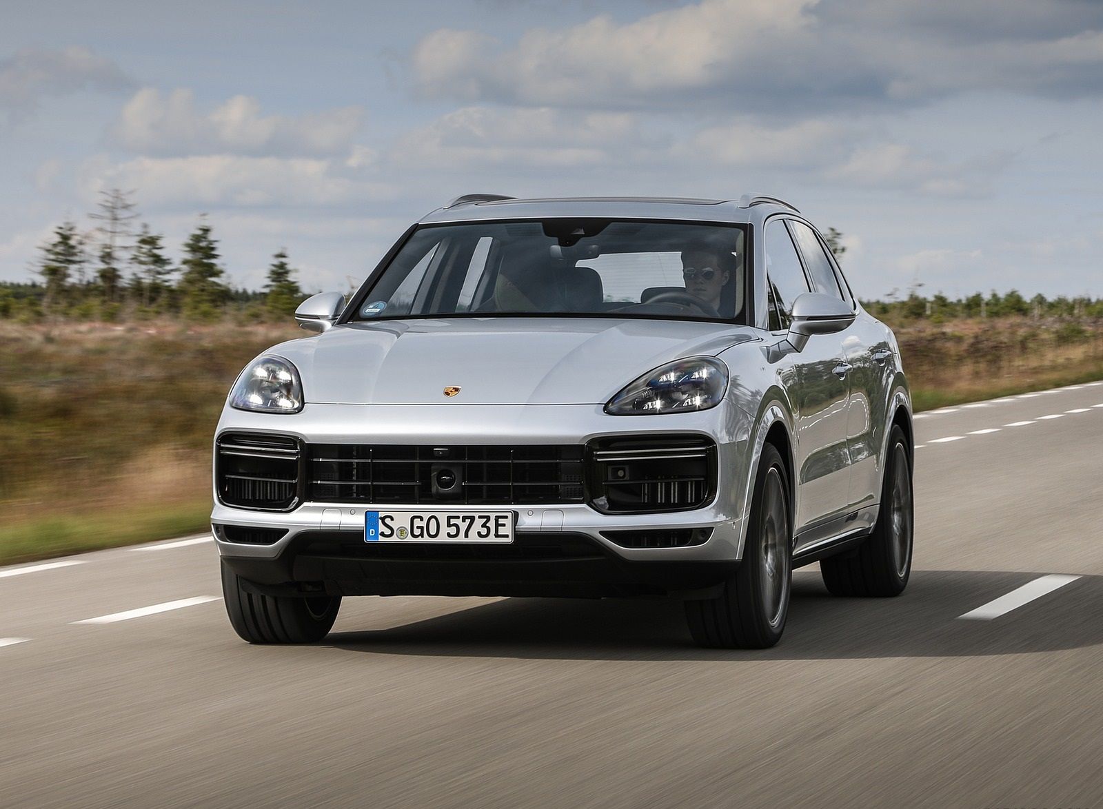 Porsche Cayenne Turbo S Wallpapers