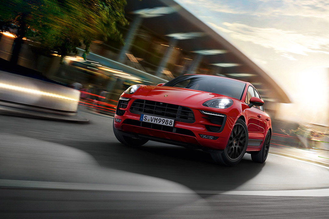 Porsche Macan Turbo красный