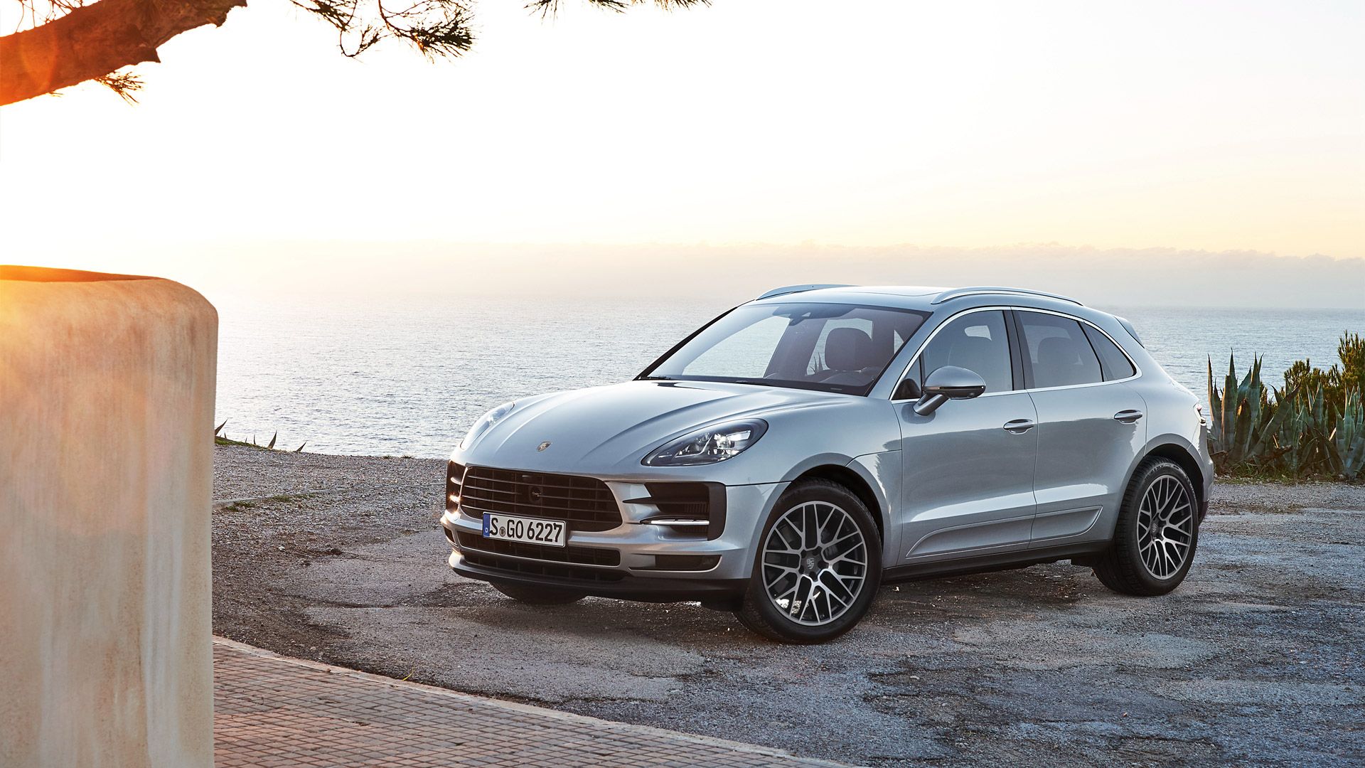 Porsche Macan Turbo Wallpapers