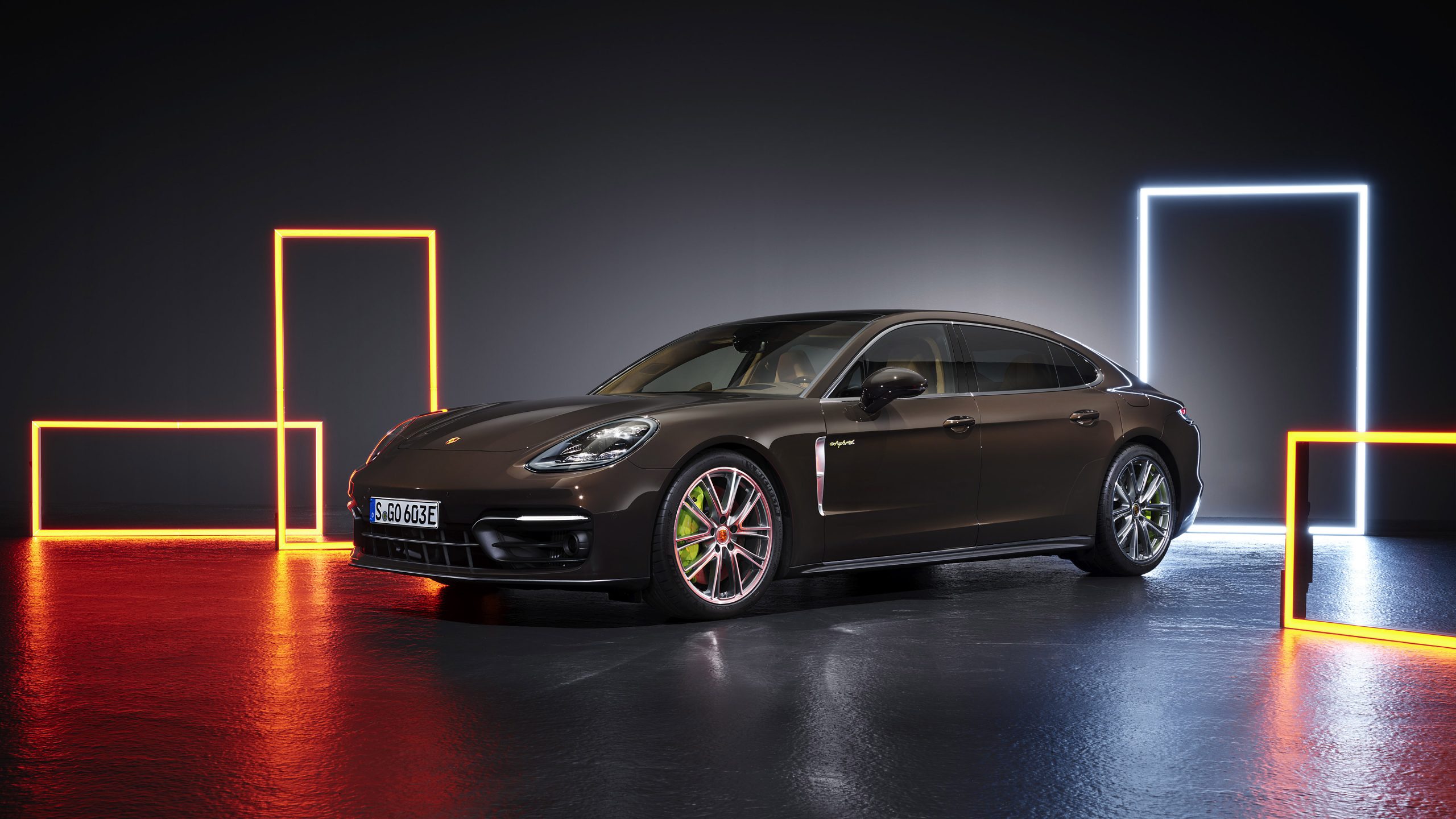 Porsche Panamera 4 E-Hybrid Executive Wallpapers