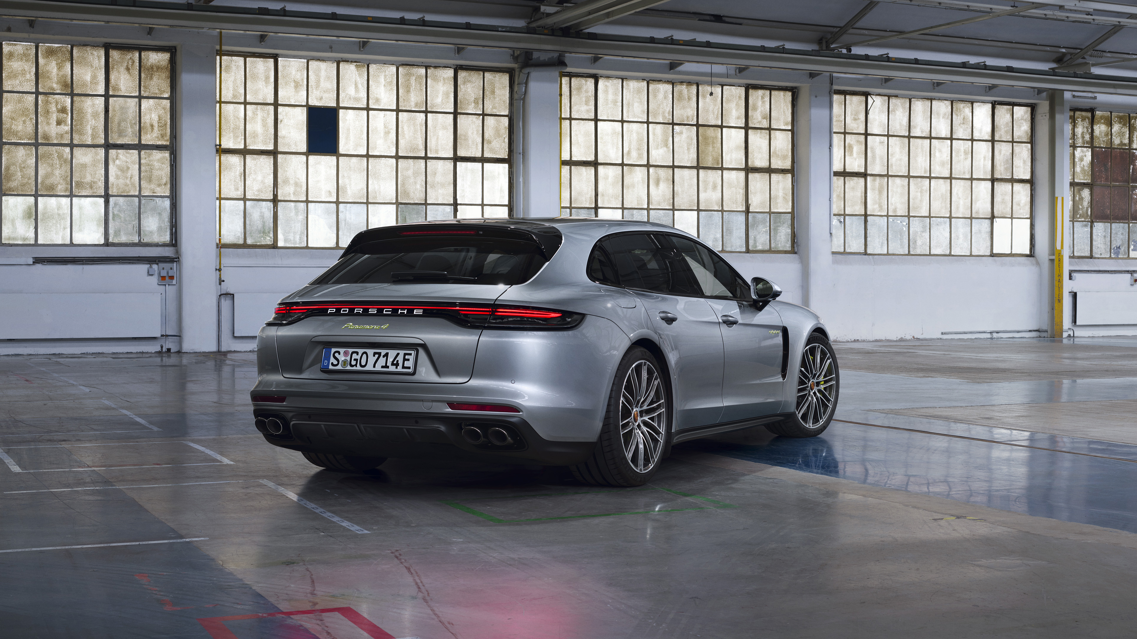 Porsche Panamera 4 E-Hybrid Sport Turismo Wallpapers