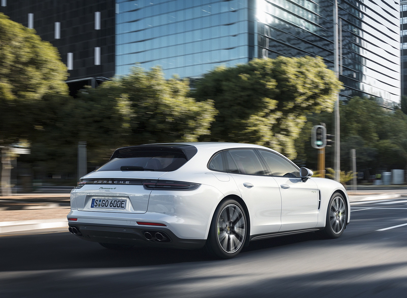 Porsche Panamera 4 E-Hybrid Sport Turismo Wallpapers