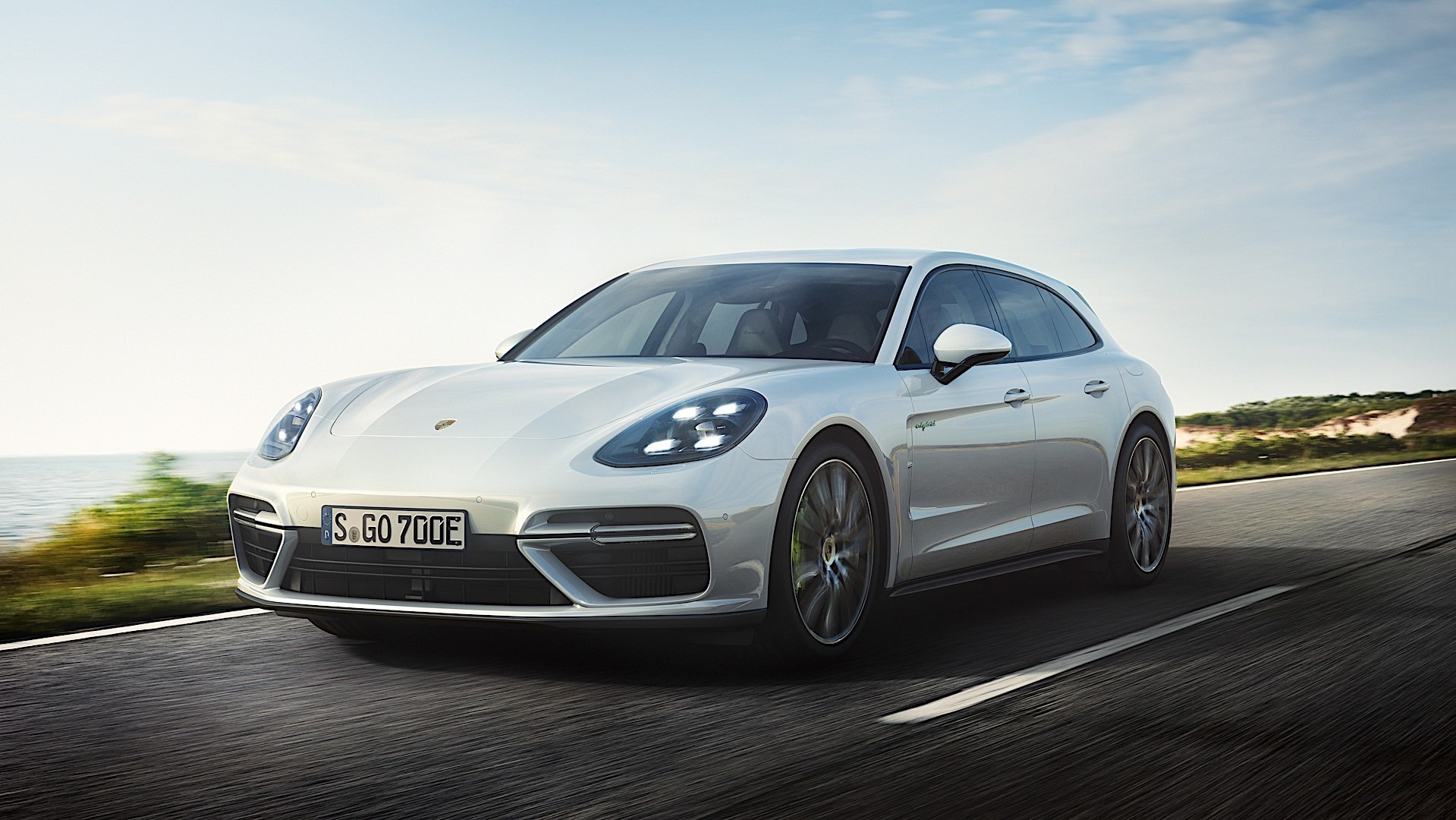 Porsche Panamera 4 E-Hybrid Sport Turismo Wallpapers