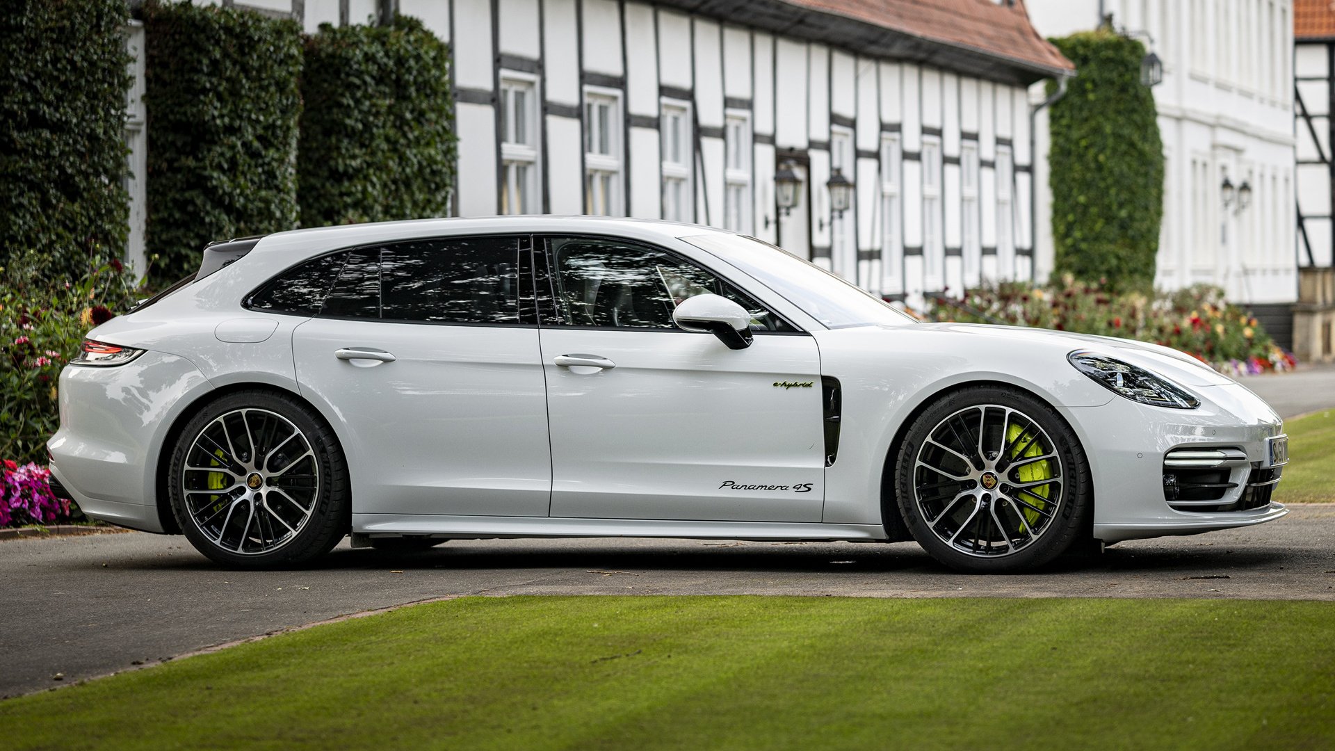 Porsche Panamera 4S Sport Turismo Wallpapers