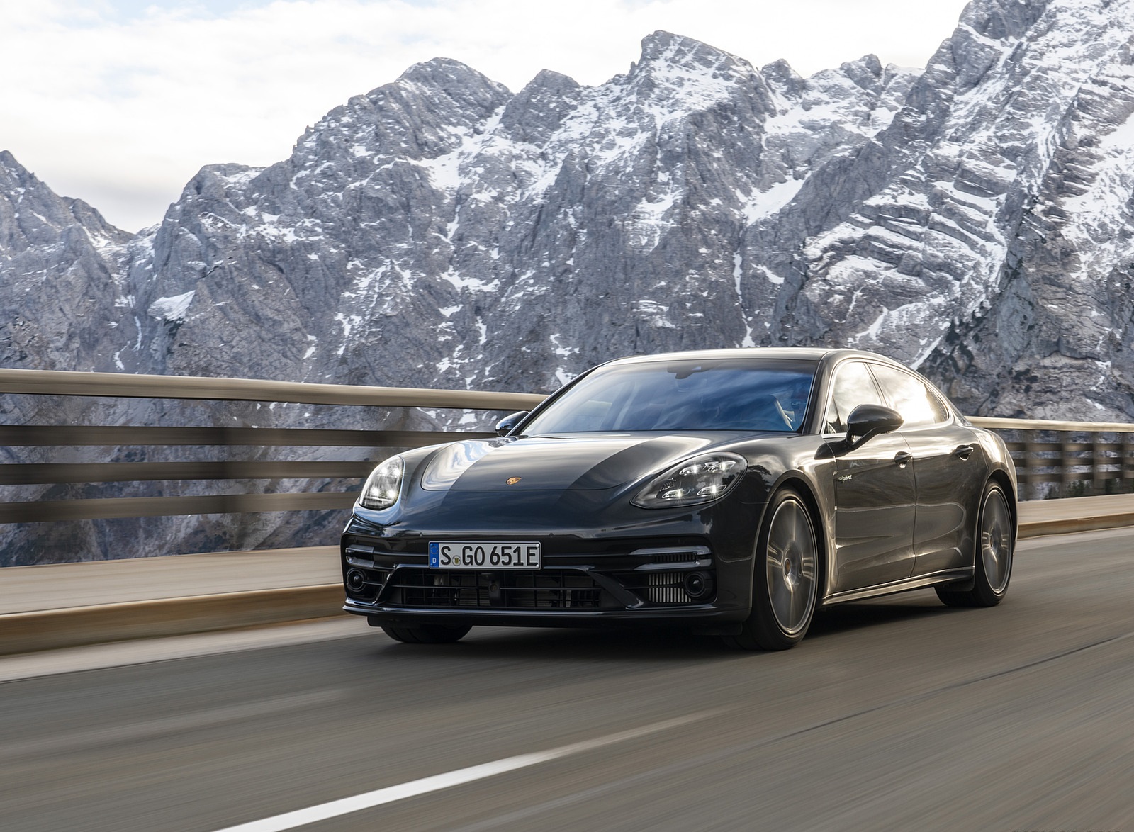 Porsche Panamera S E-Hybrid Wallpapers