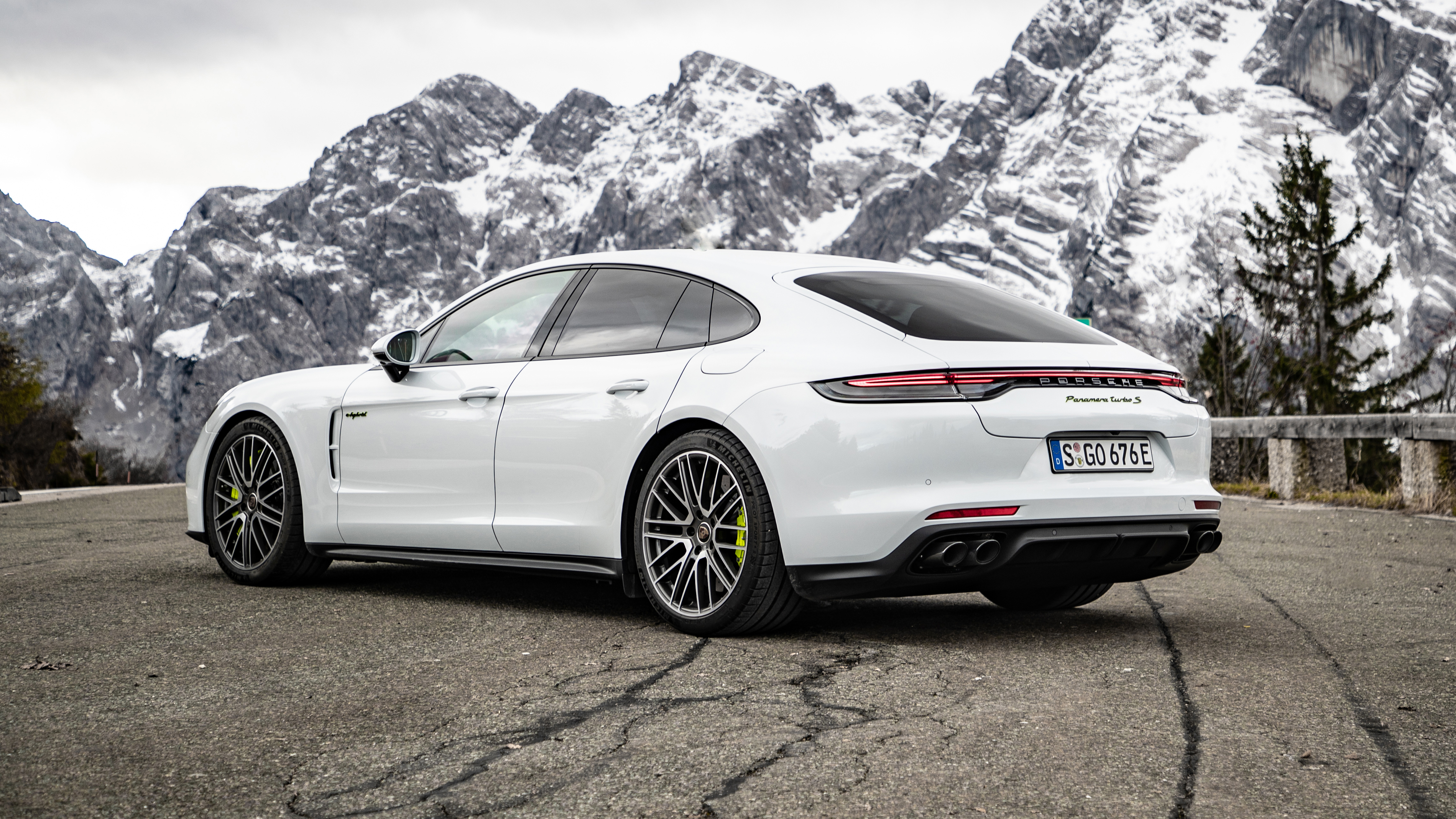 Porsche Panamera Turbo S Wallpapers