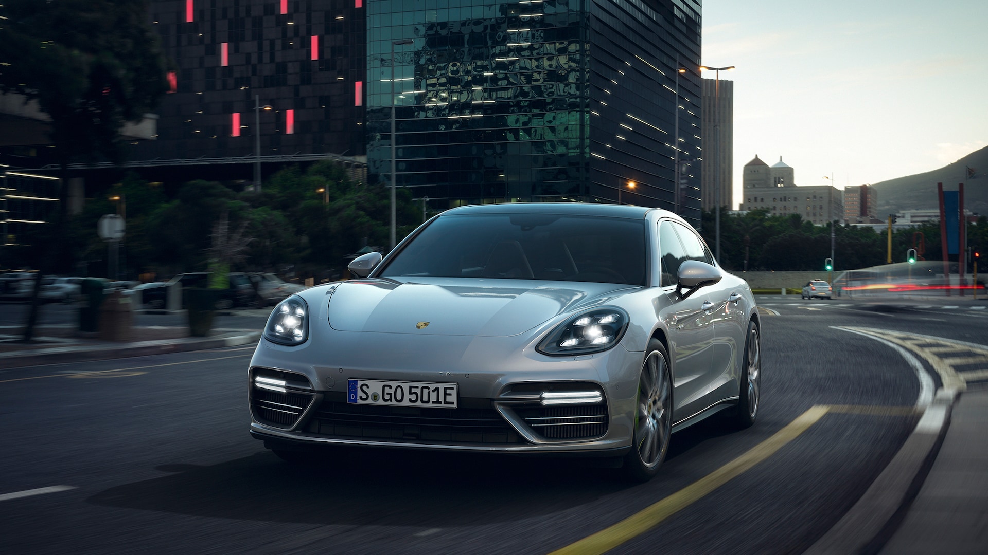 Porsche Panamera Turbo S E-Hybrid Executive Wallpapers